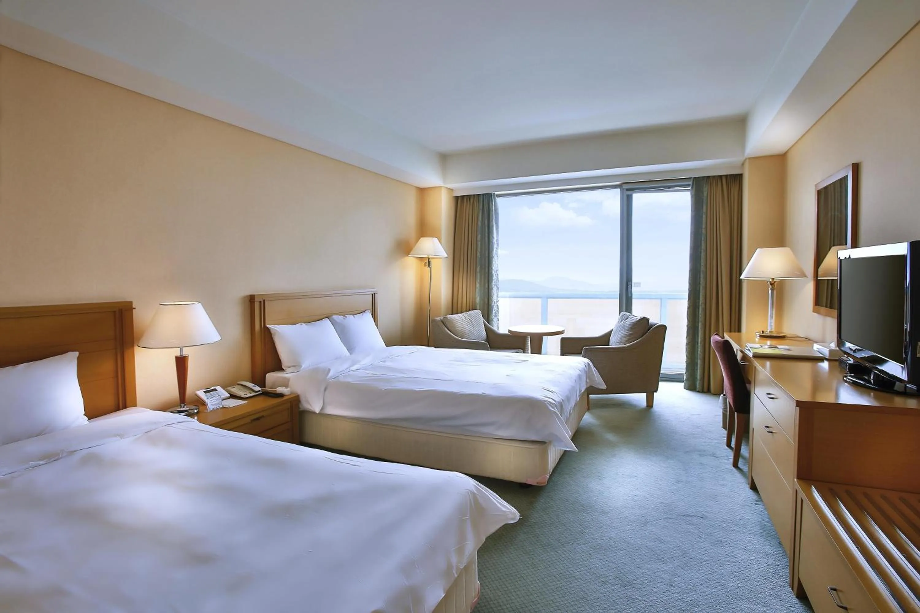 Photo of the whole room, Bed in Hotel Hyundai by Lahan Mokpo