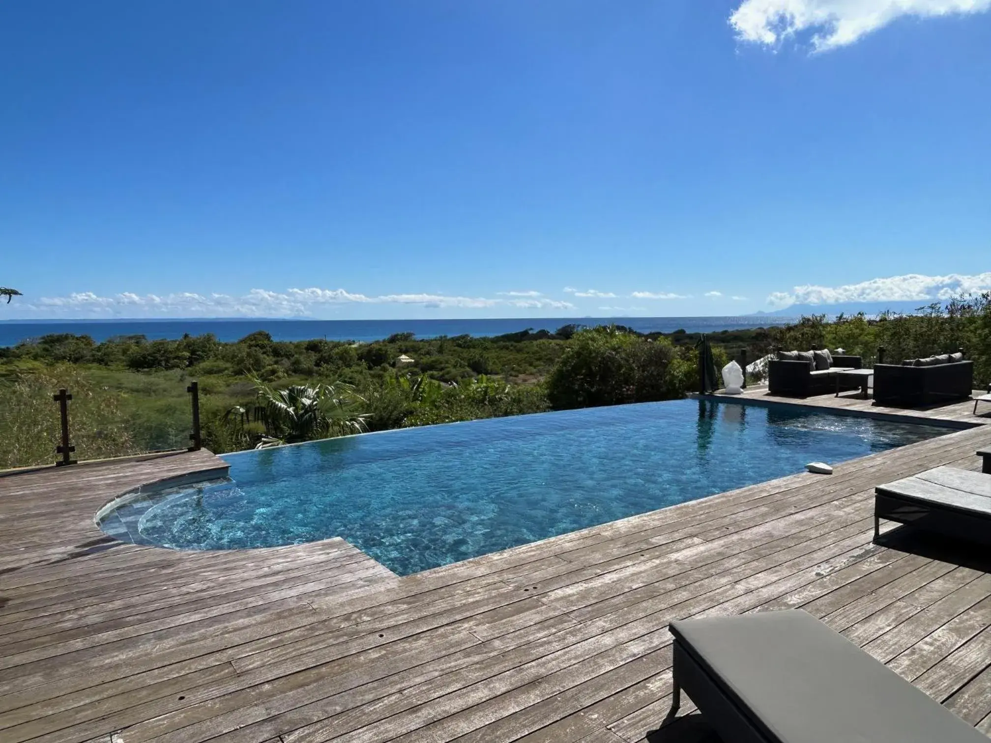 Villa Deluxe l'Hacienda Villa vue mer 180 piscine jacuzzi proche plage marina golf pointe des châteaux et casino jardin clos voyage durable Villa Deluxe l'Hacienda Villa vue mer 180 piscine jacuzzi proche plage marina golf pointe des châteaux et casino jardin clos voyage durable
