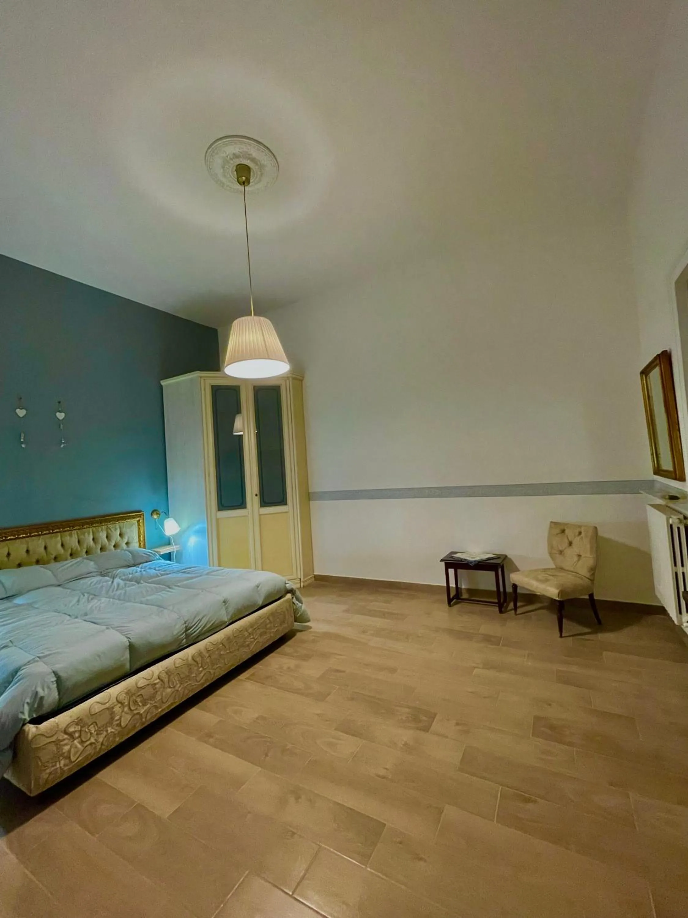 Photo of the whole room in Mahalo