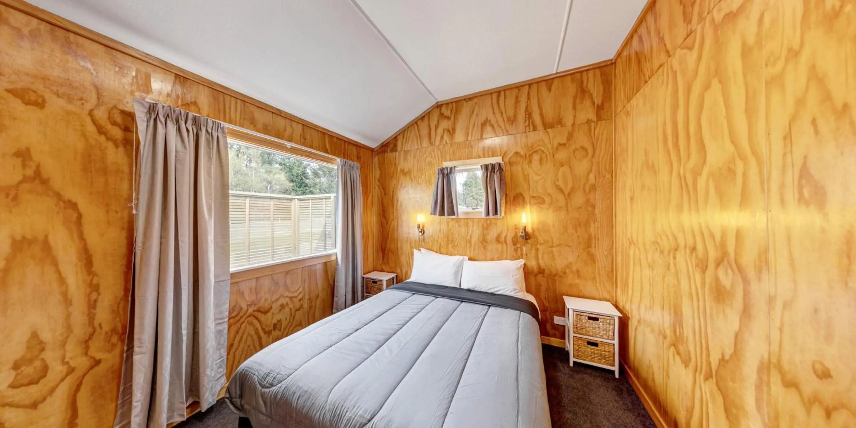 Bed in Burkes Pass Country Motels