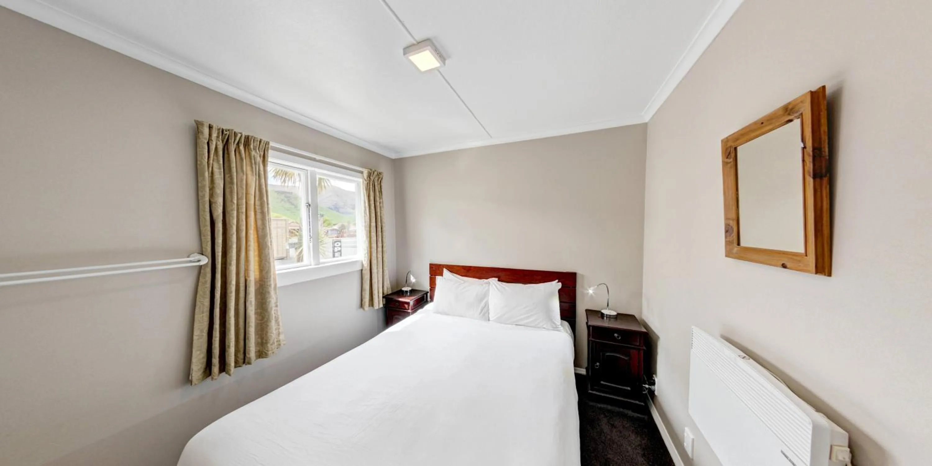 Bed in Burkes Pass Country Motels