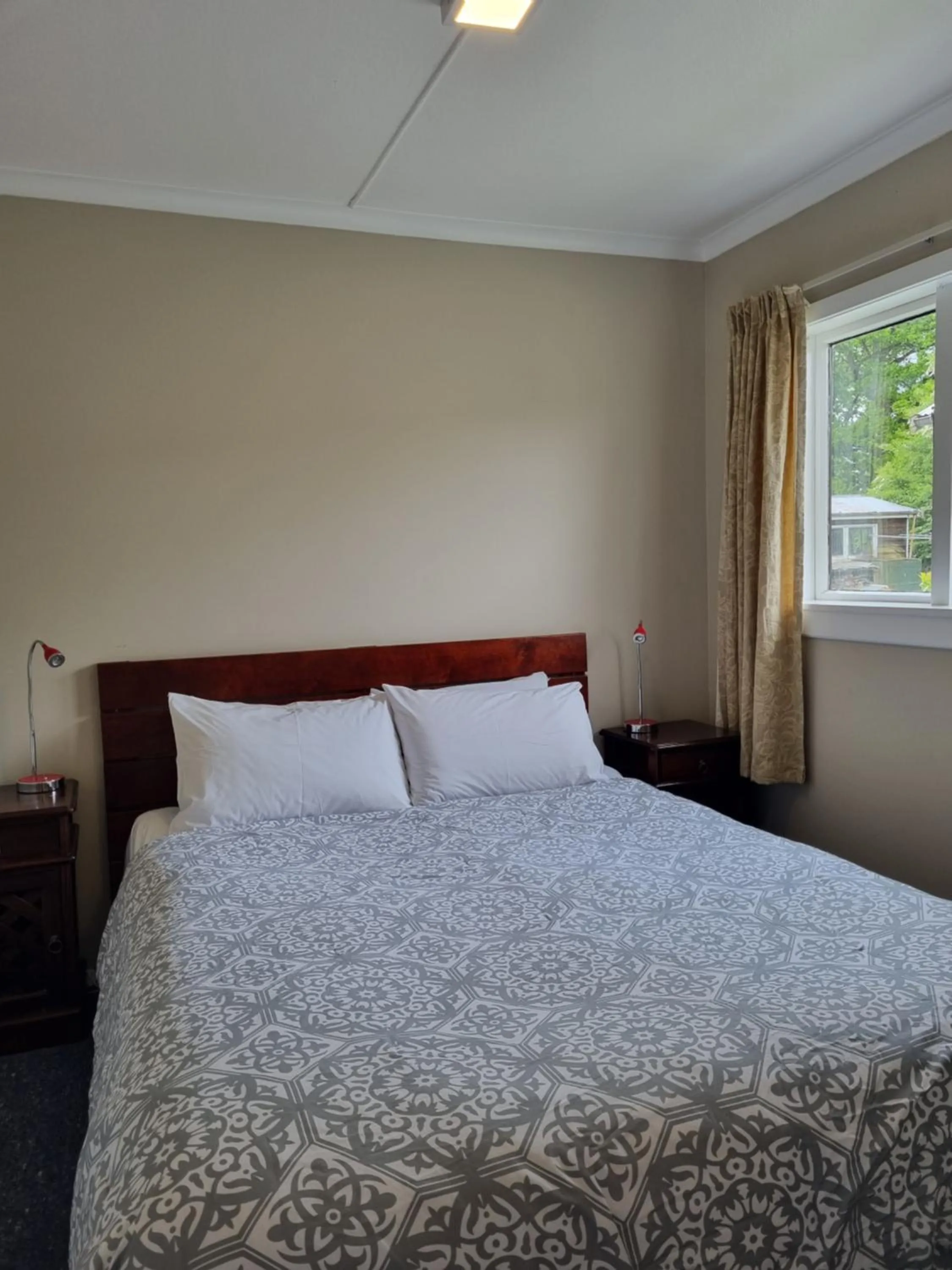 Bed in Burkes Pass Country Motels