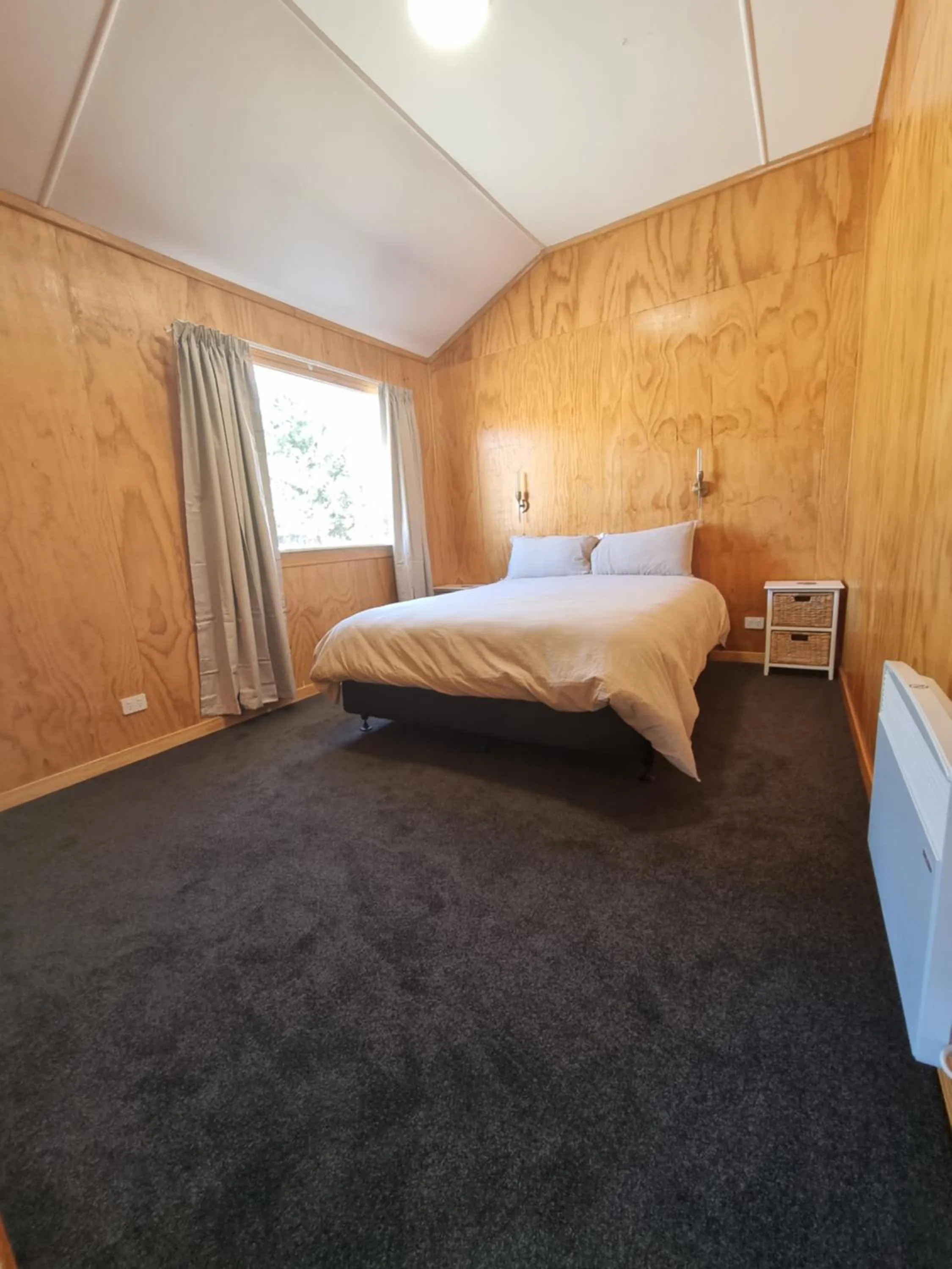 Photo of the whole room, Bed in Burkes Pass Country Motels