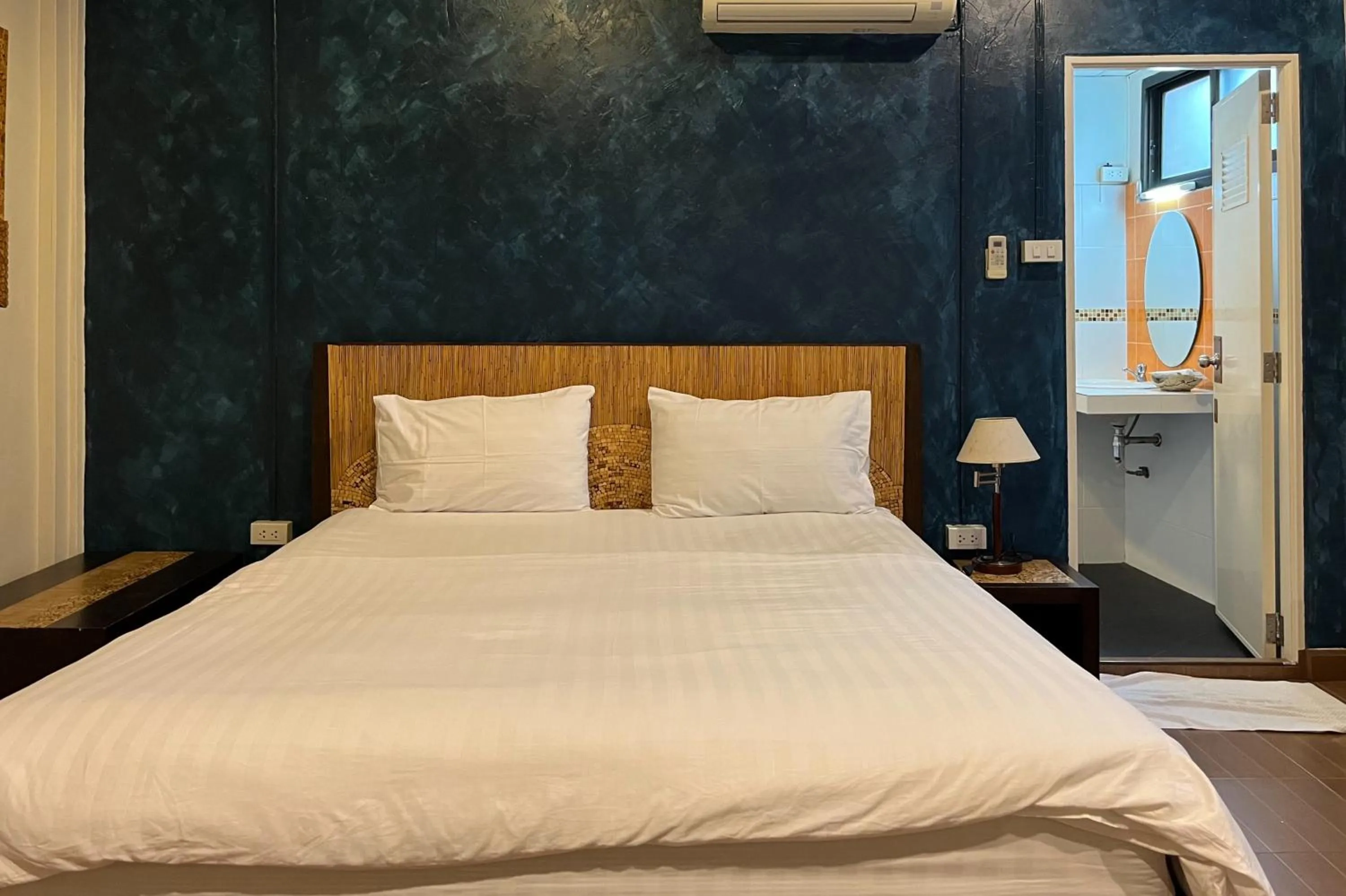 Bed in Baan Glang Soi Restaurant & Guesthouse