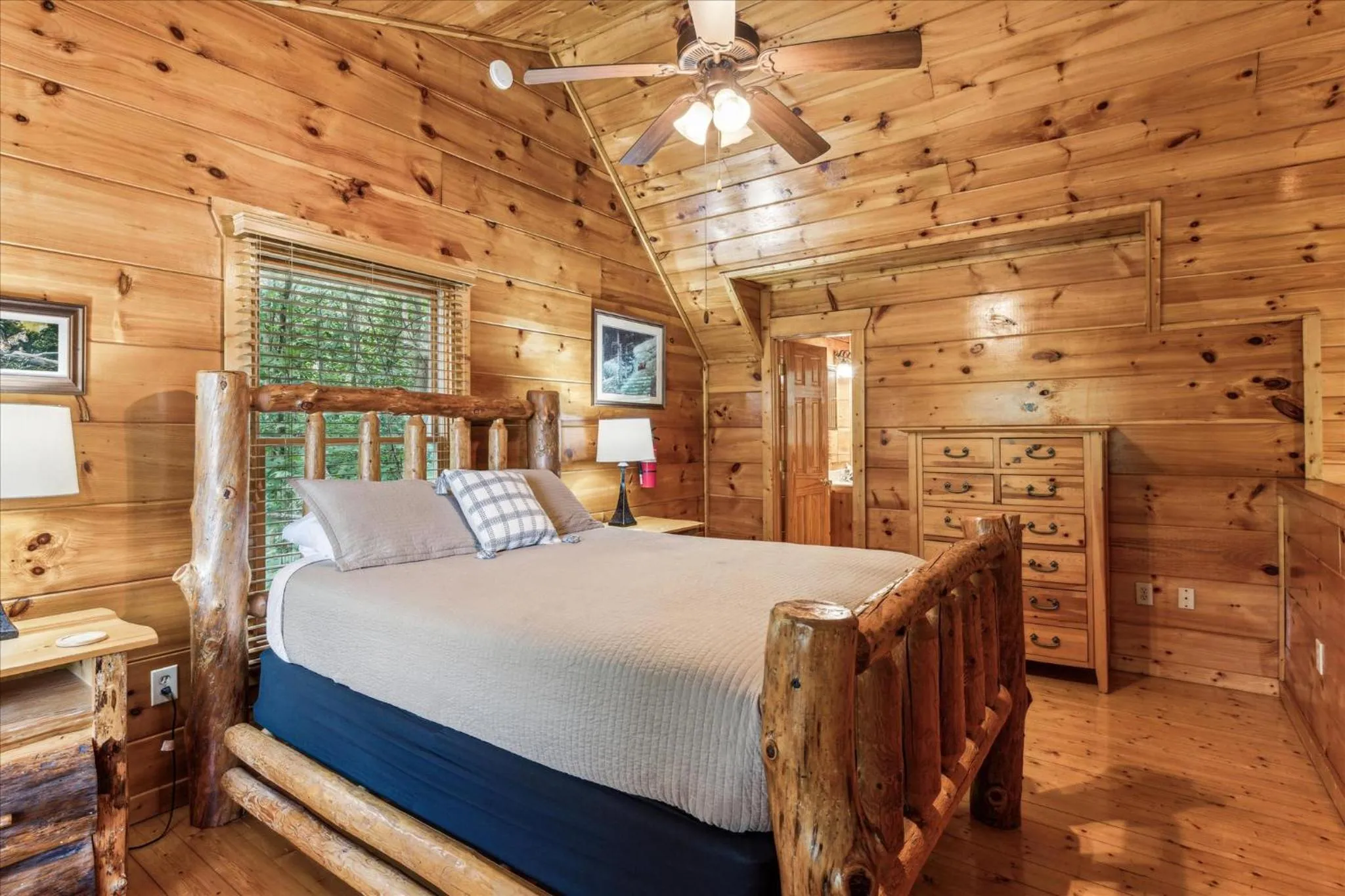 Bedroom, Bed in Brave Eagle Cabin