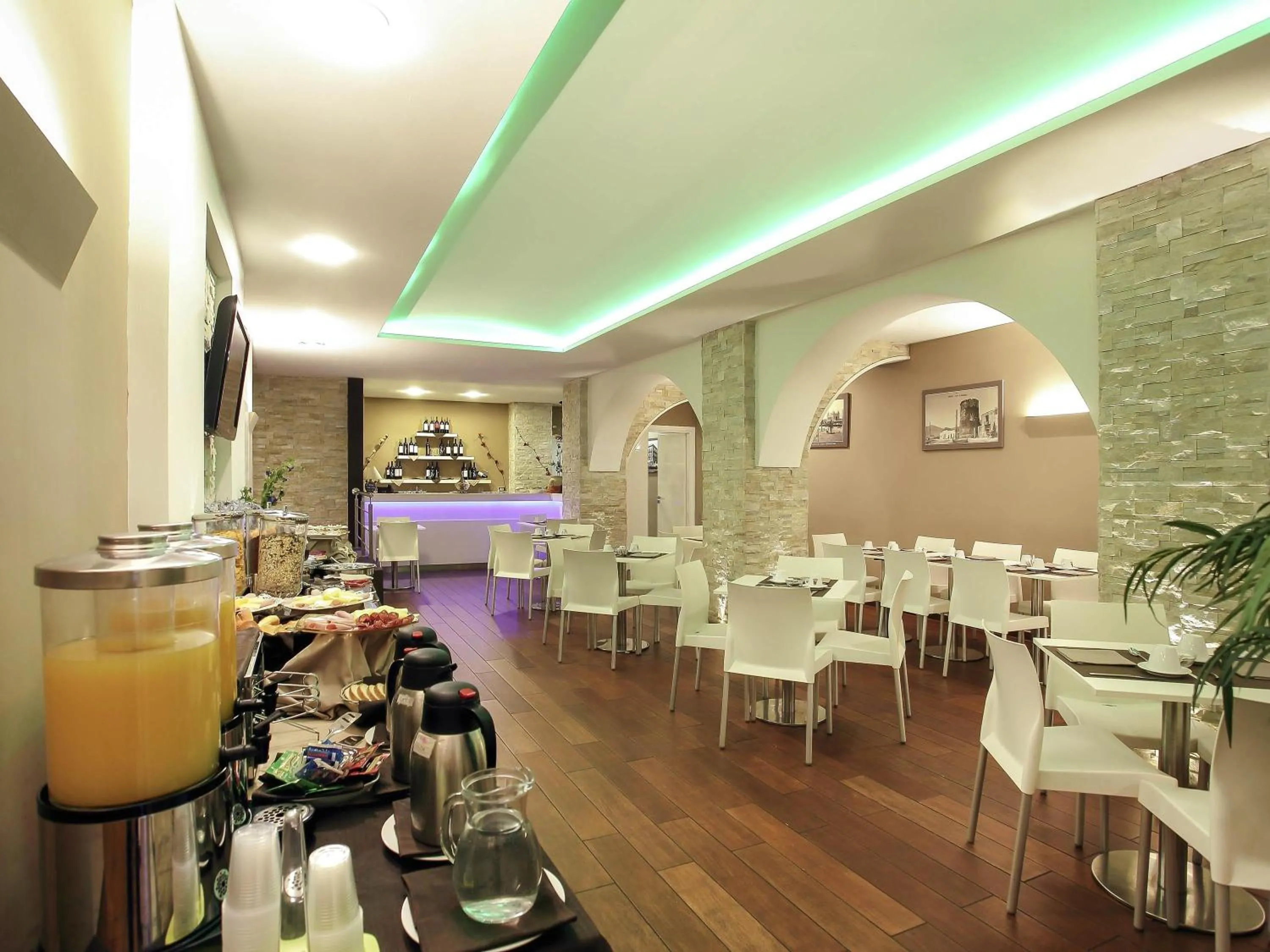 Restaurant/places to eat in Ibis Styles Palermo Cristal