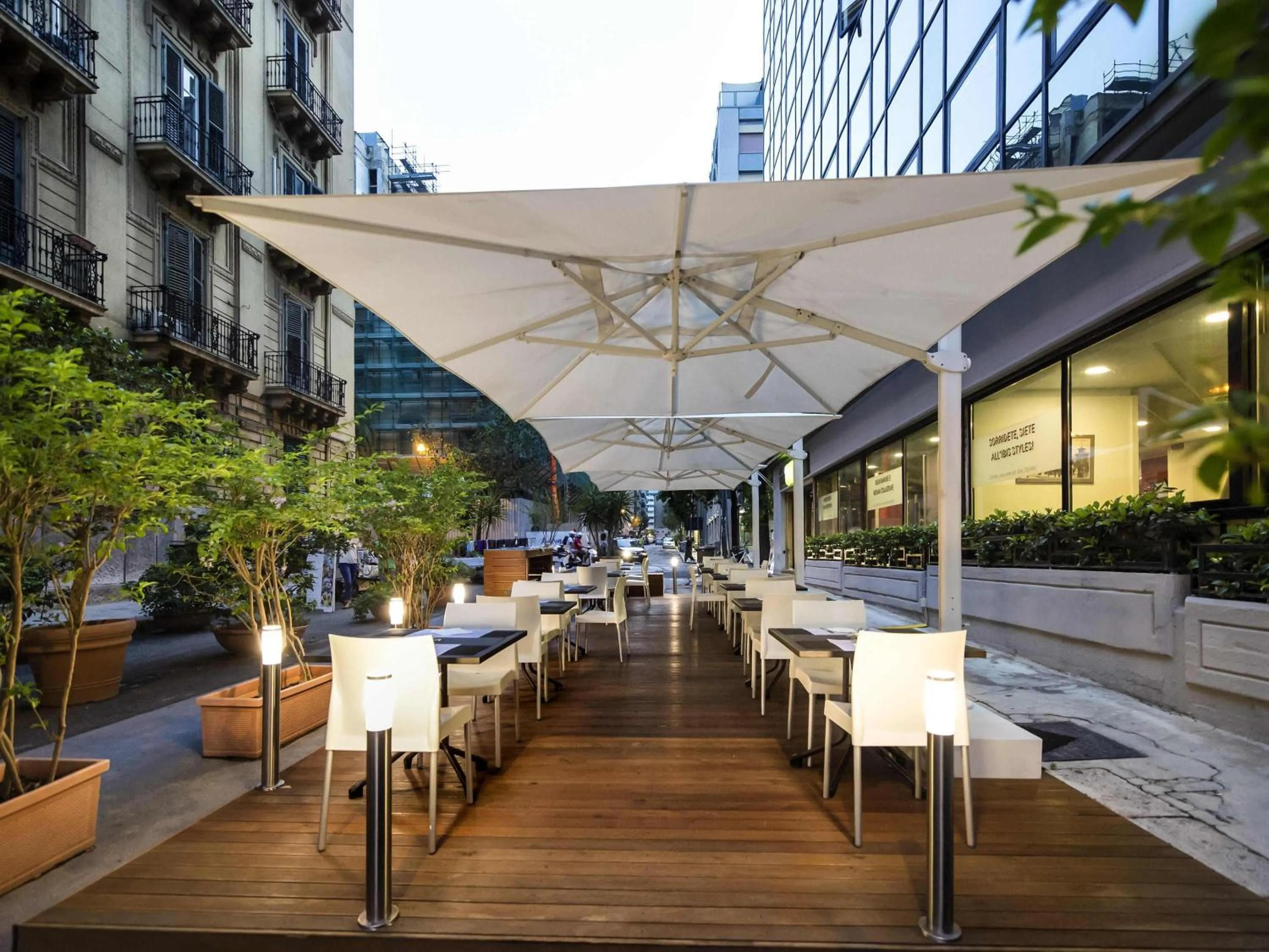 Lounge or bar in Ibis Styles Palermo Cristal