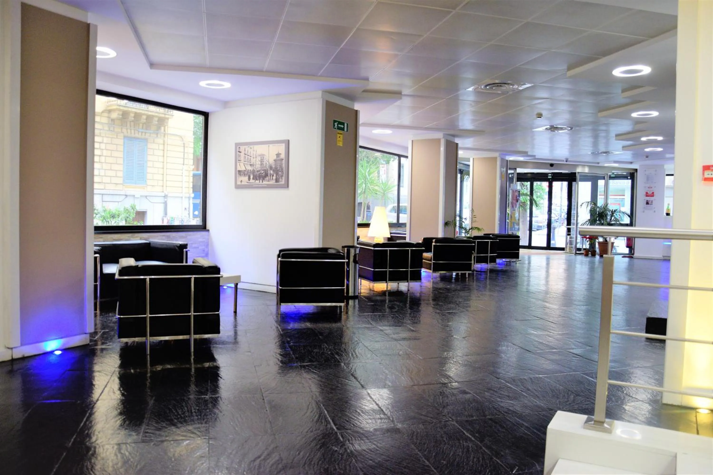 Lobby or reception in Ibis Styles Palermo Cristal