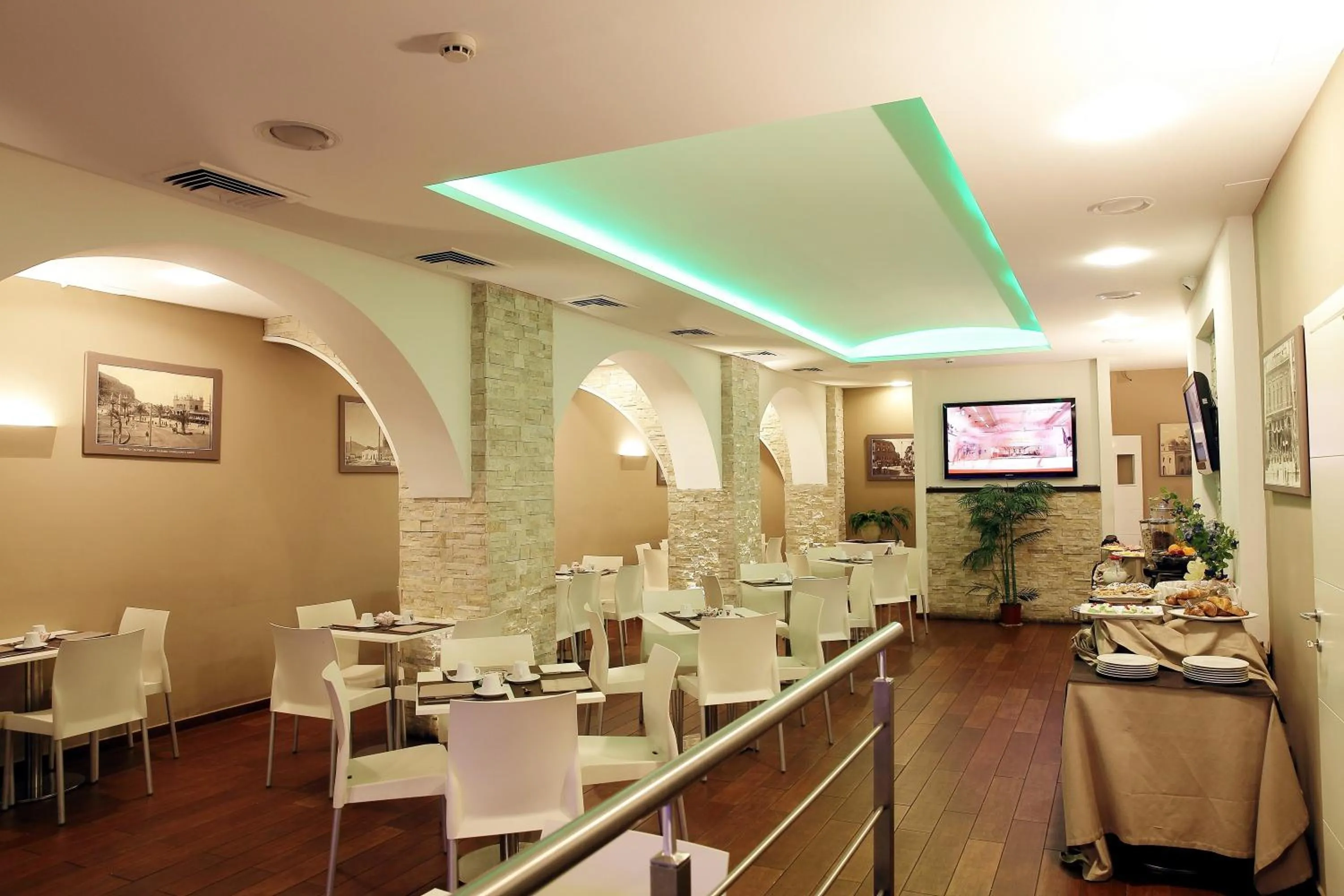 Restaurant/places to eat in Ibis Styles Palermo Cristal