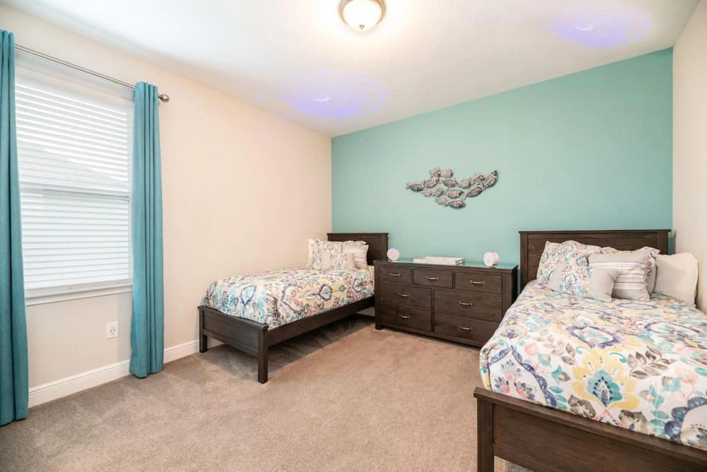 Bed in Inactive Spacious 8 BDR Family Home with Arcades and Free Pool Heat