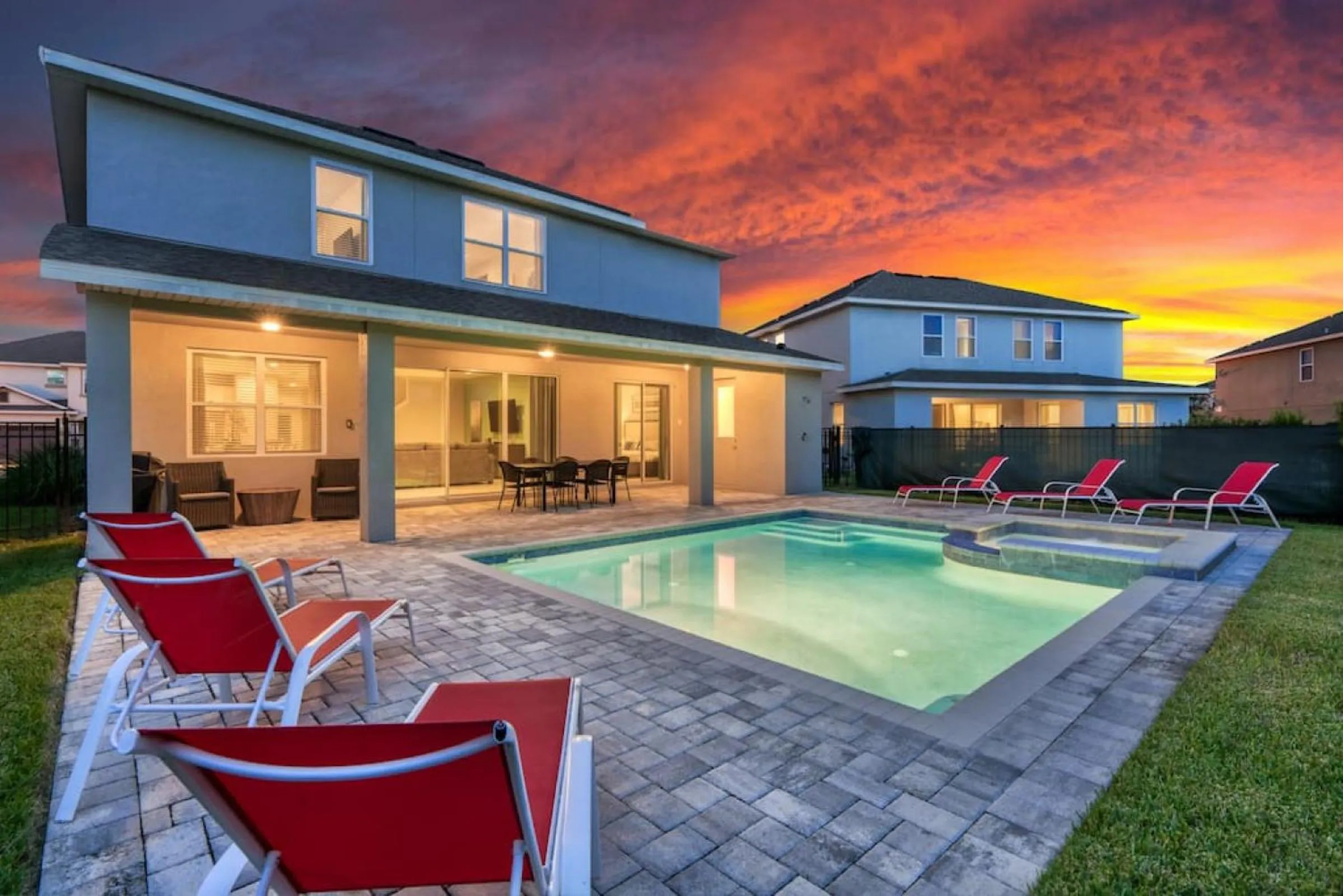 Property building in Inactive Spacious 8 BDR Family Home with Arcades and Free Pool Heat