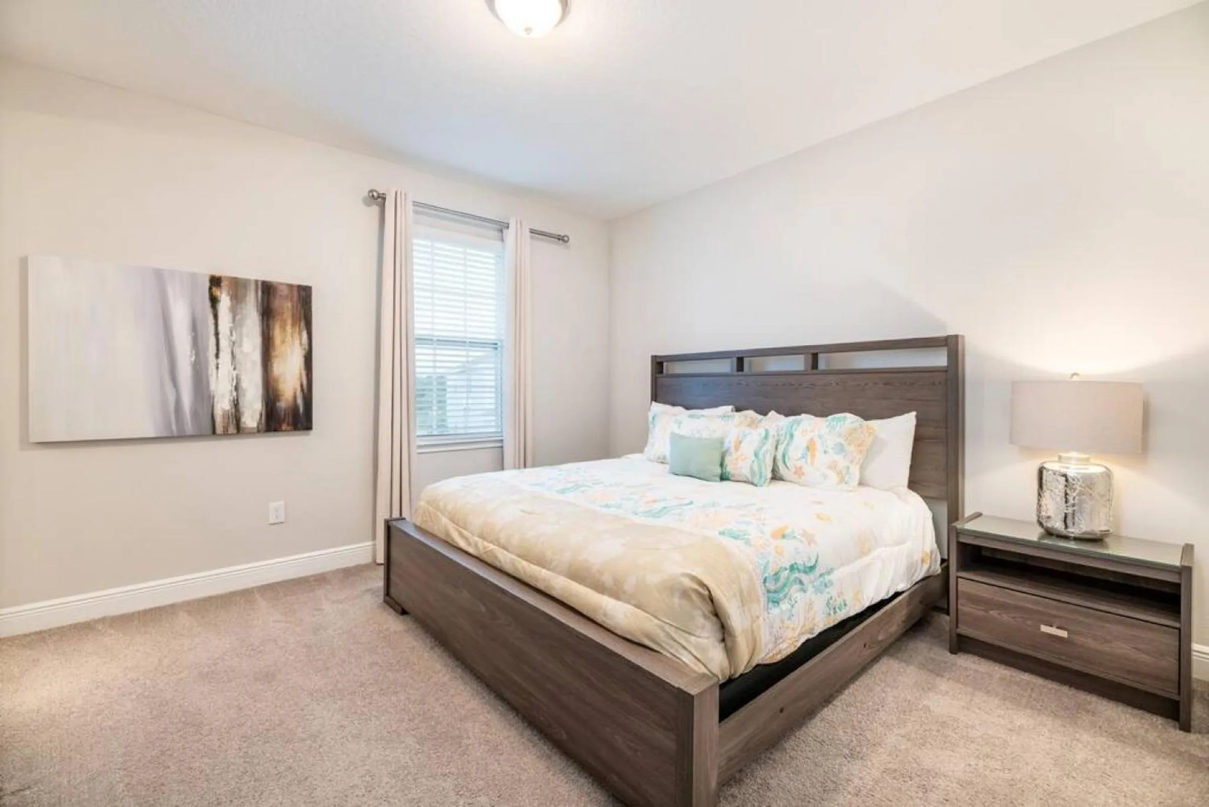 Bed in Inactive Spacious 8 BDR Family Home with Arcades and Free Pool Heat