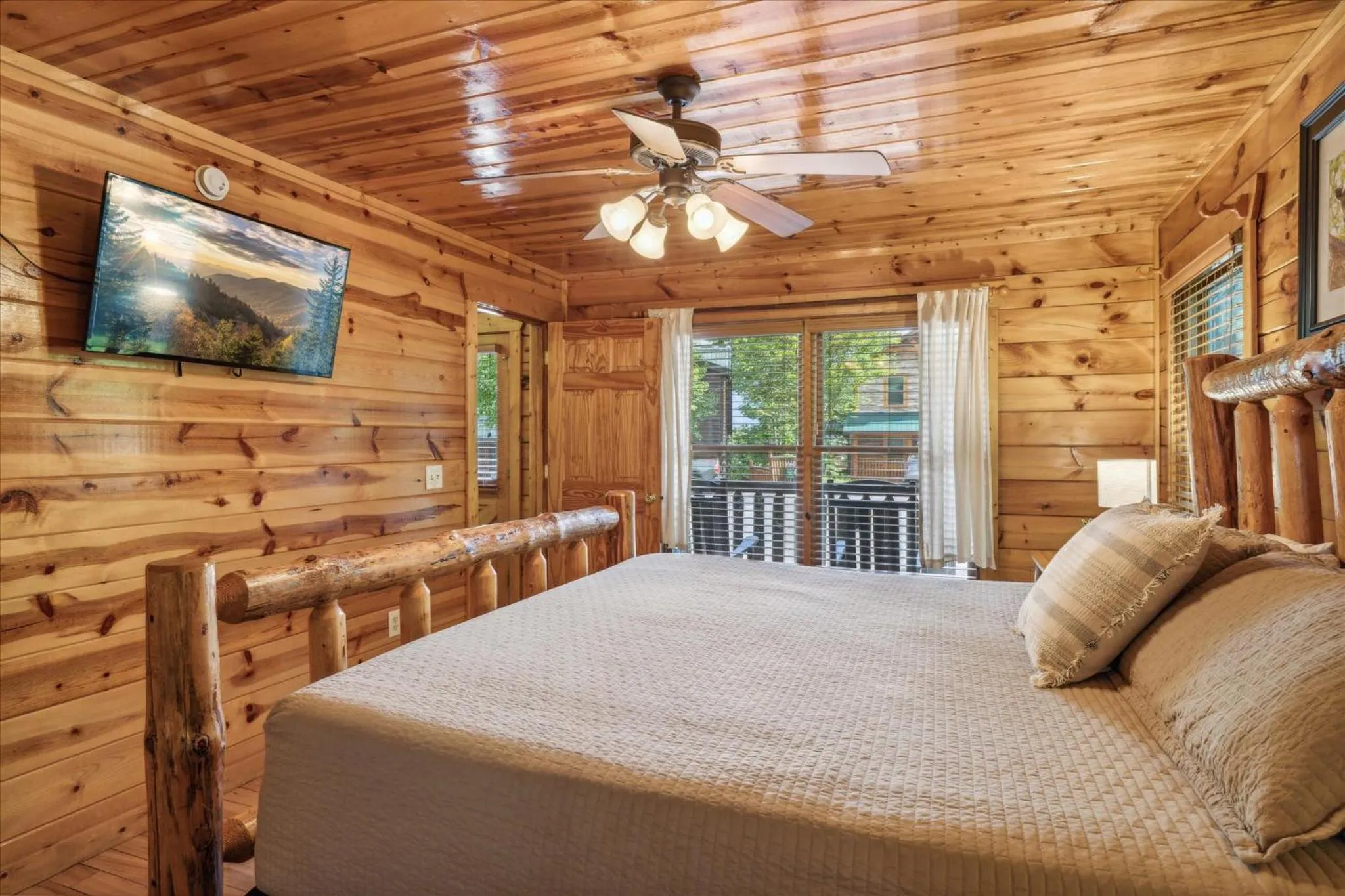 Bed in Sleepy Willow Cabin