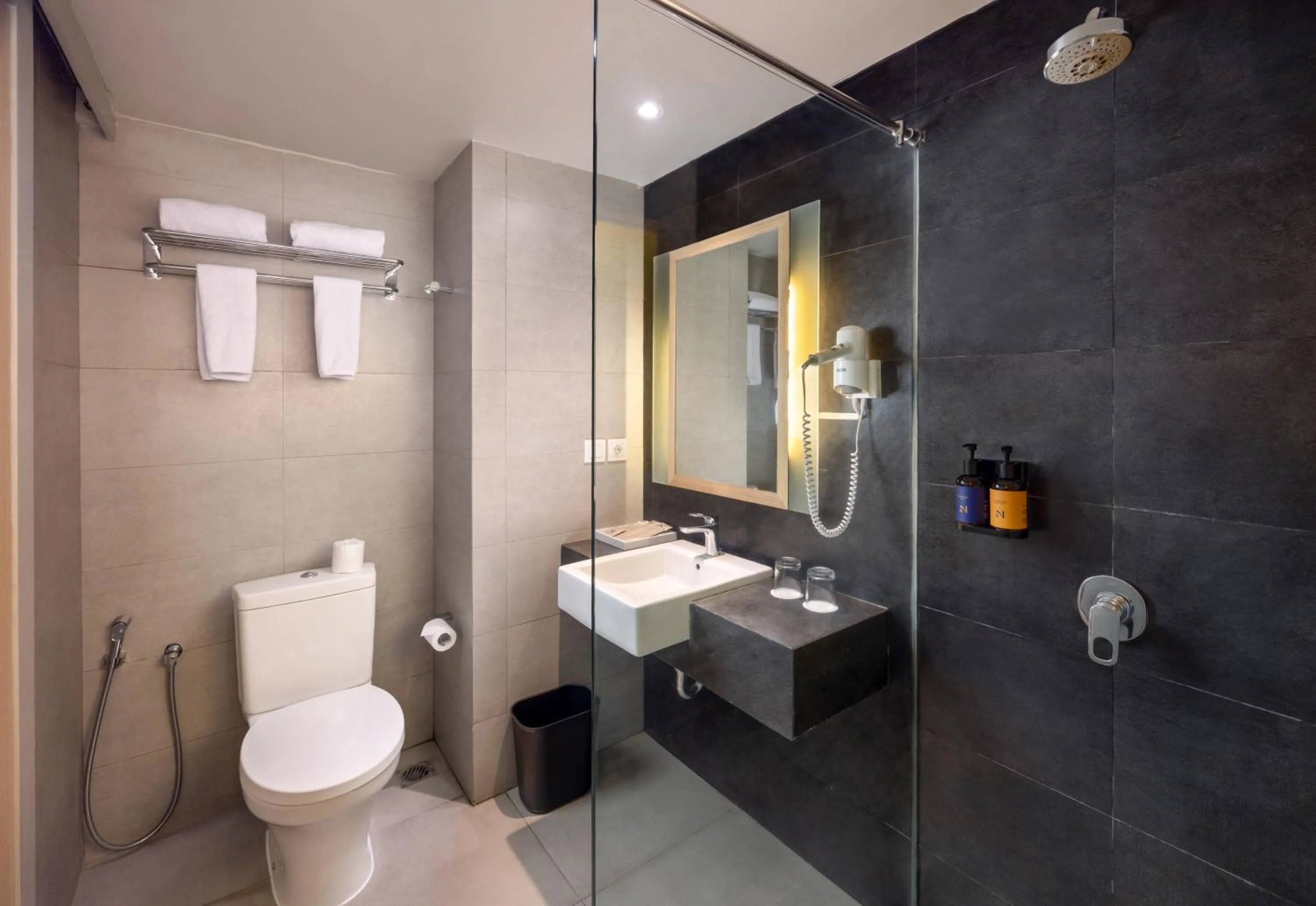 Shower in Swiss-Belinn Legian