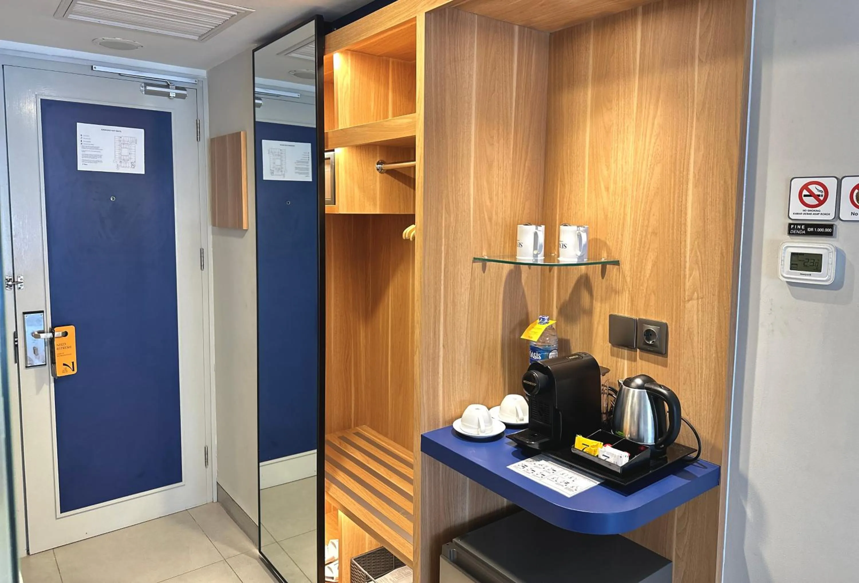 wardrobe in Sevn Legian