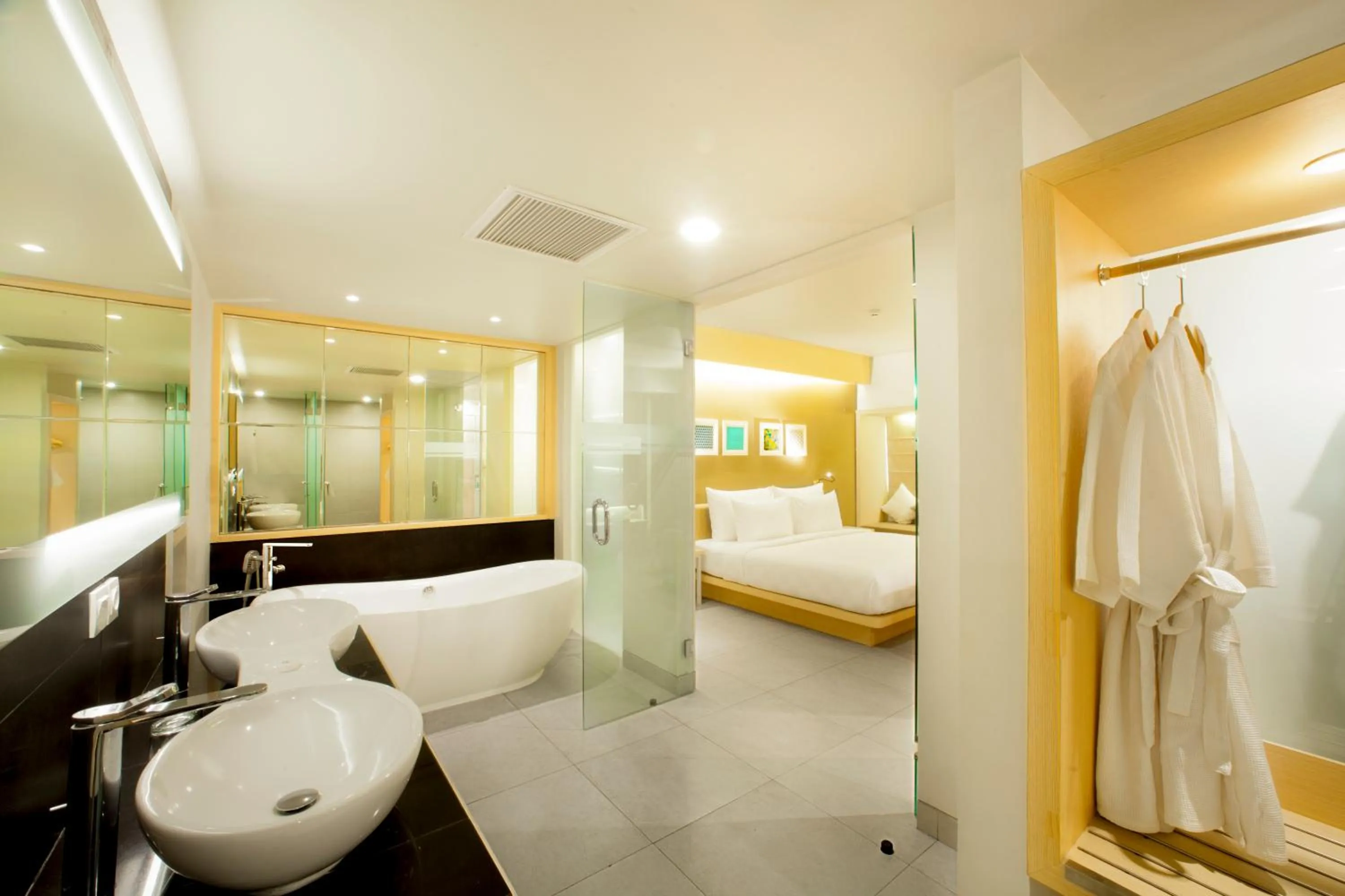 Bathroom, Bed in Swiss-Belinn Legian