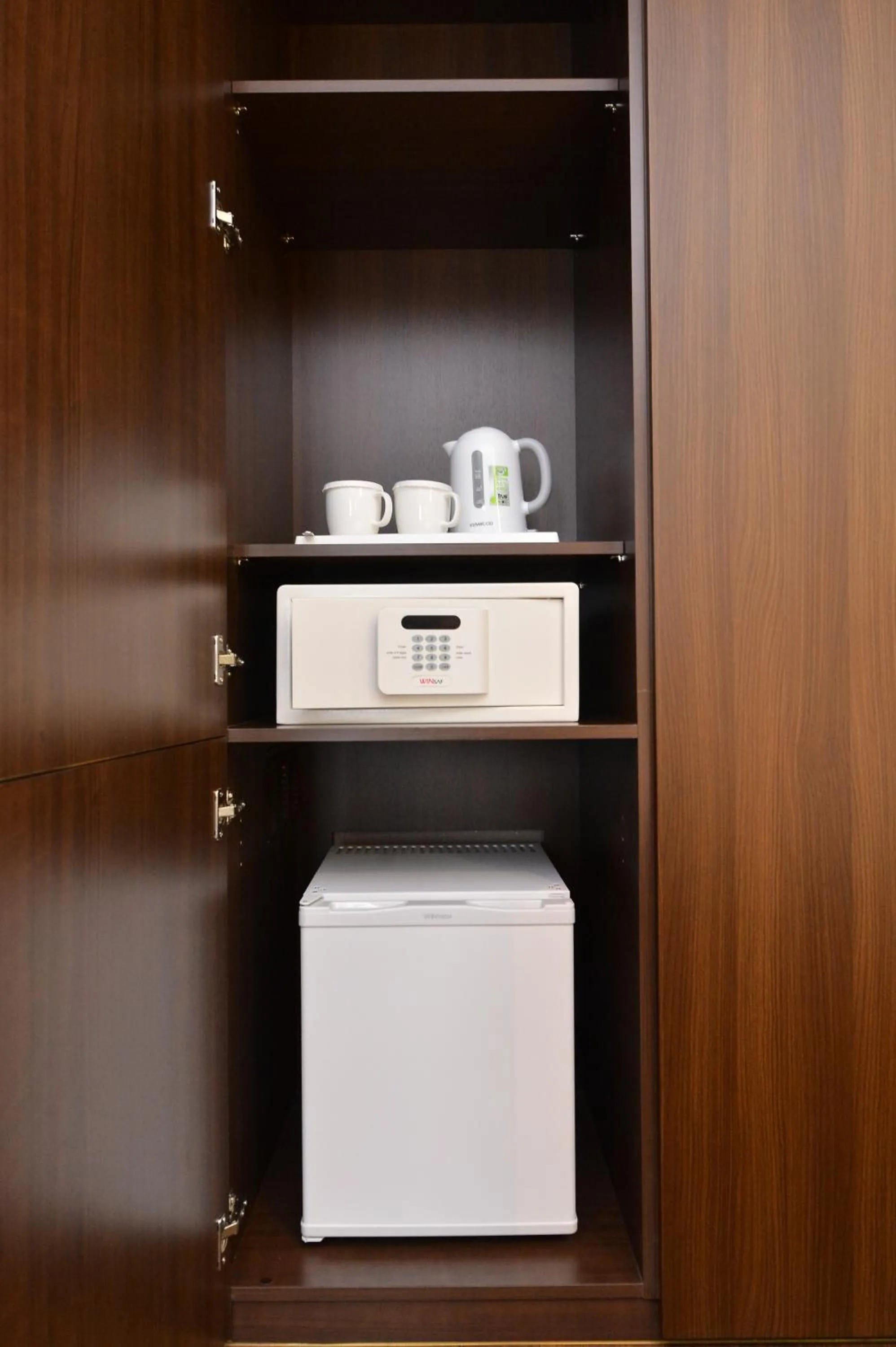 Coffee/tea facilities, TV/Entertainment Center in Value Highend Hotel Suwon