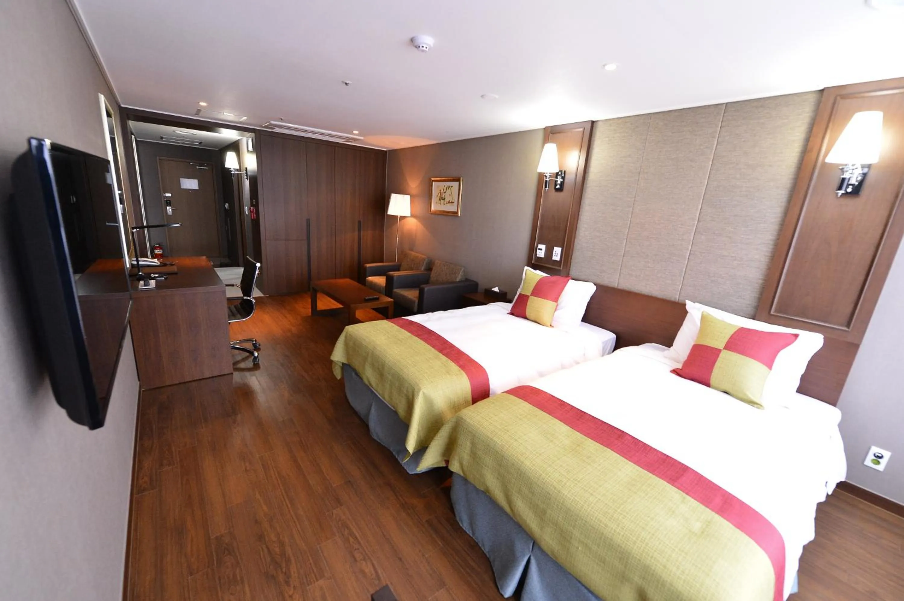 Photo of the whole room, Bed in Value Highend Hotel Suwon