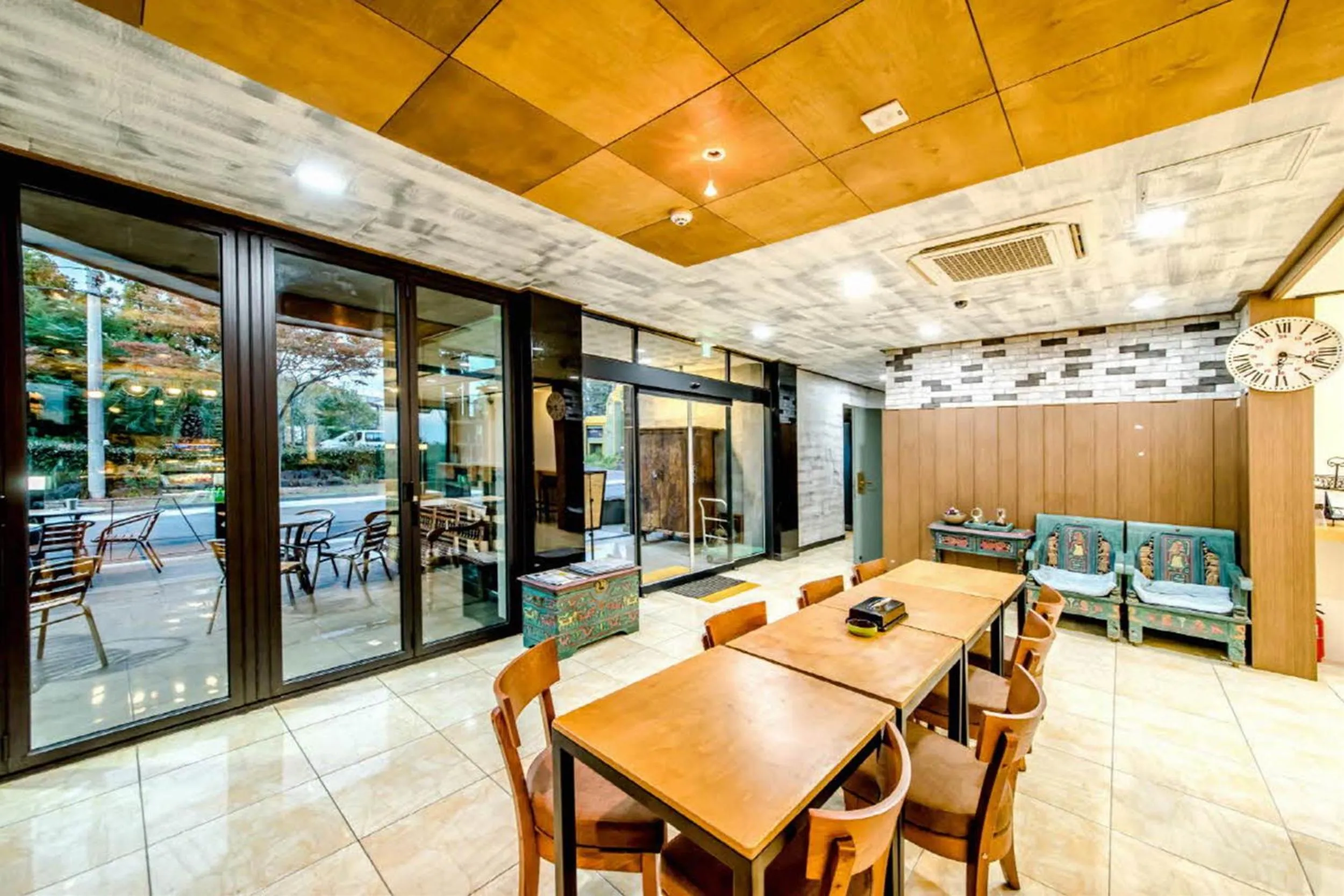 Restaurant/places to eat in Olleyo Resort