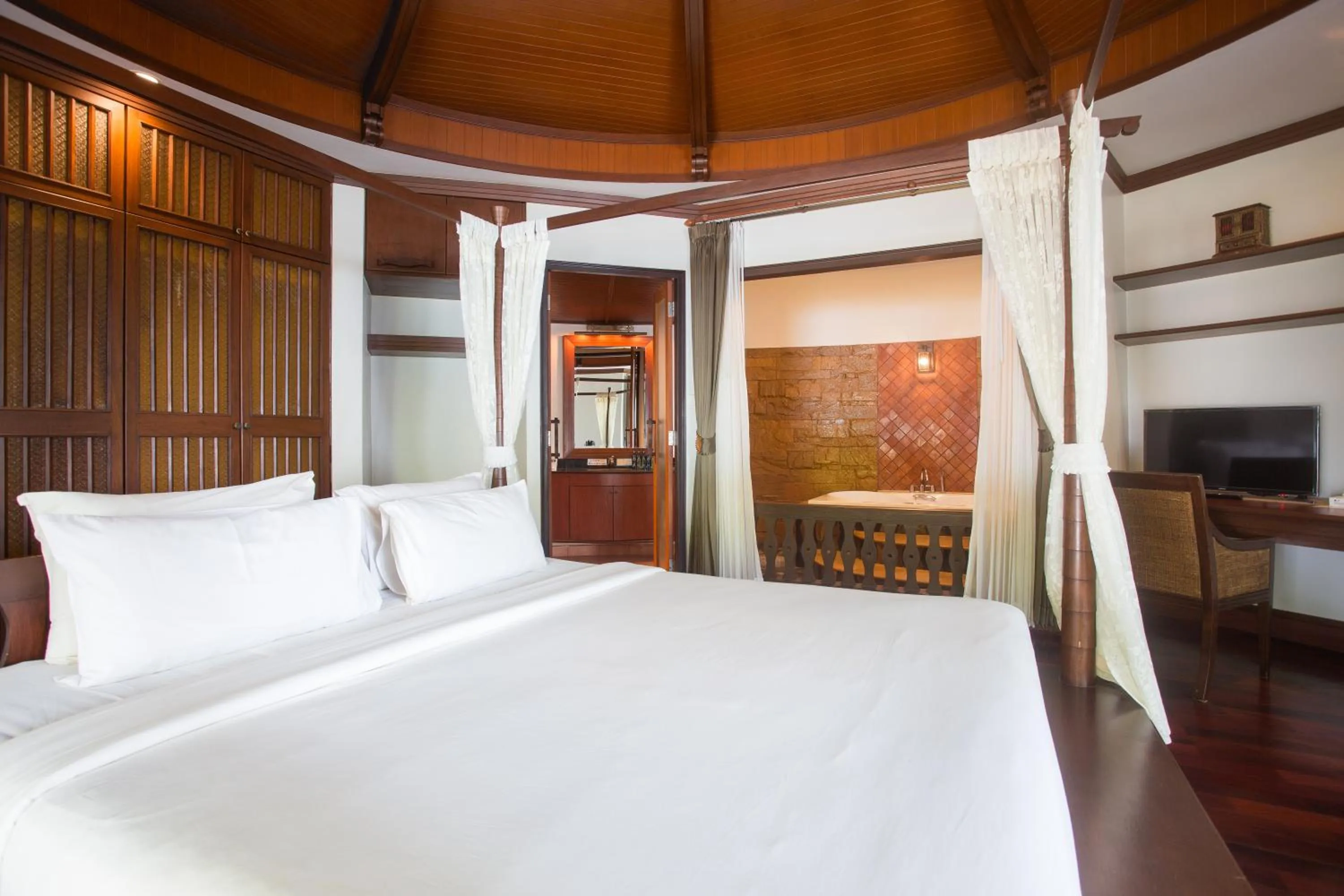 Bed in Golden Beach Resort