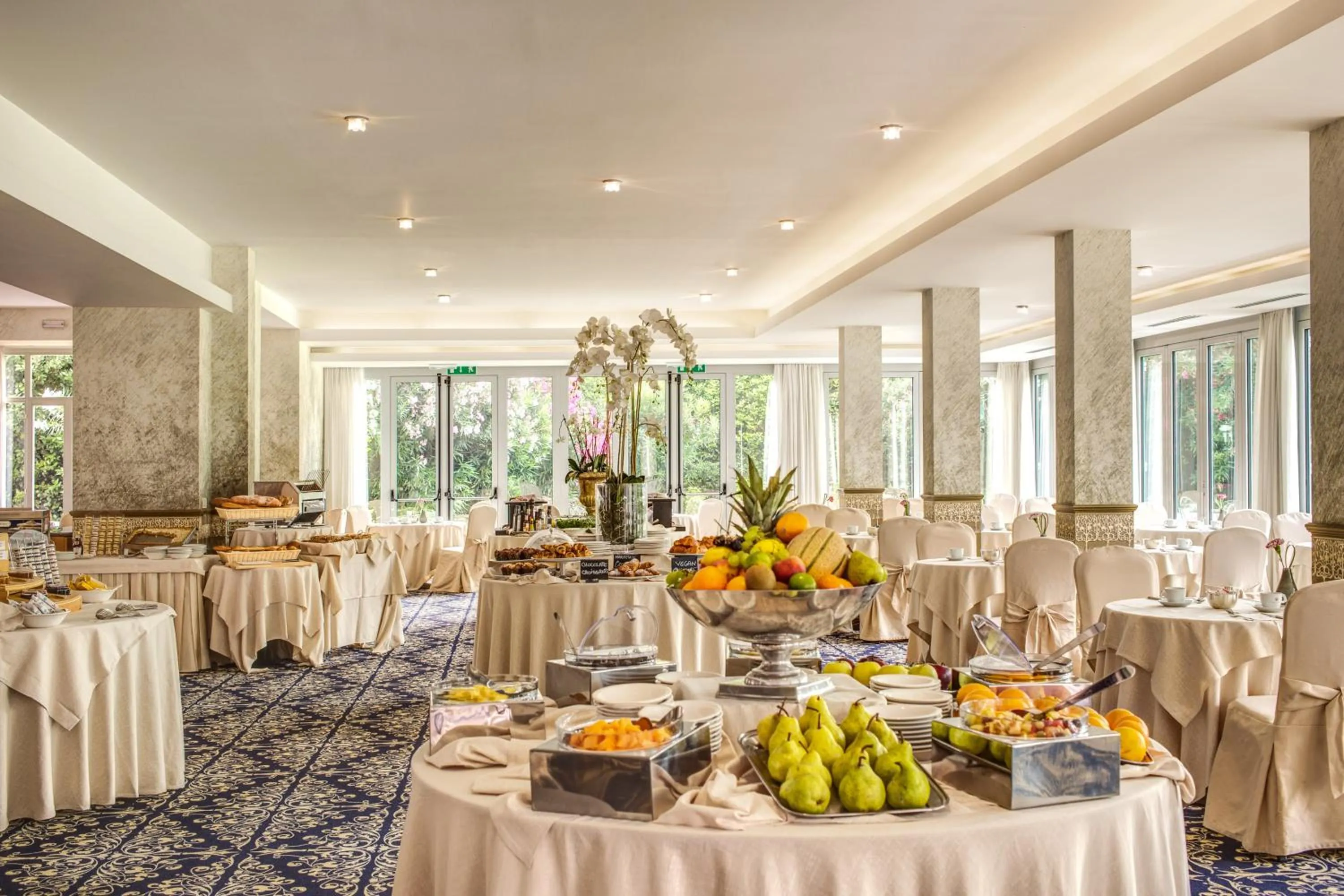 Buffet breakfast in Grand Hotel Imperiale Resort & SPA