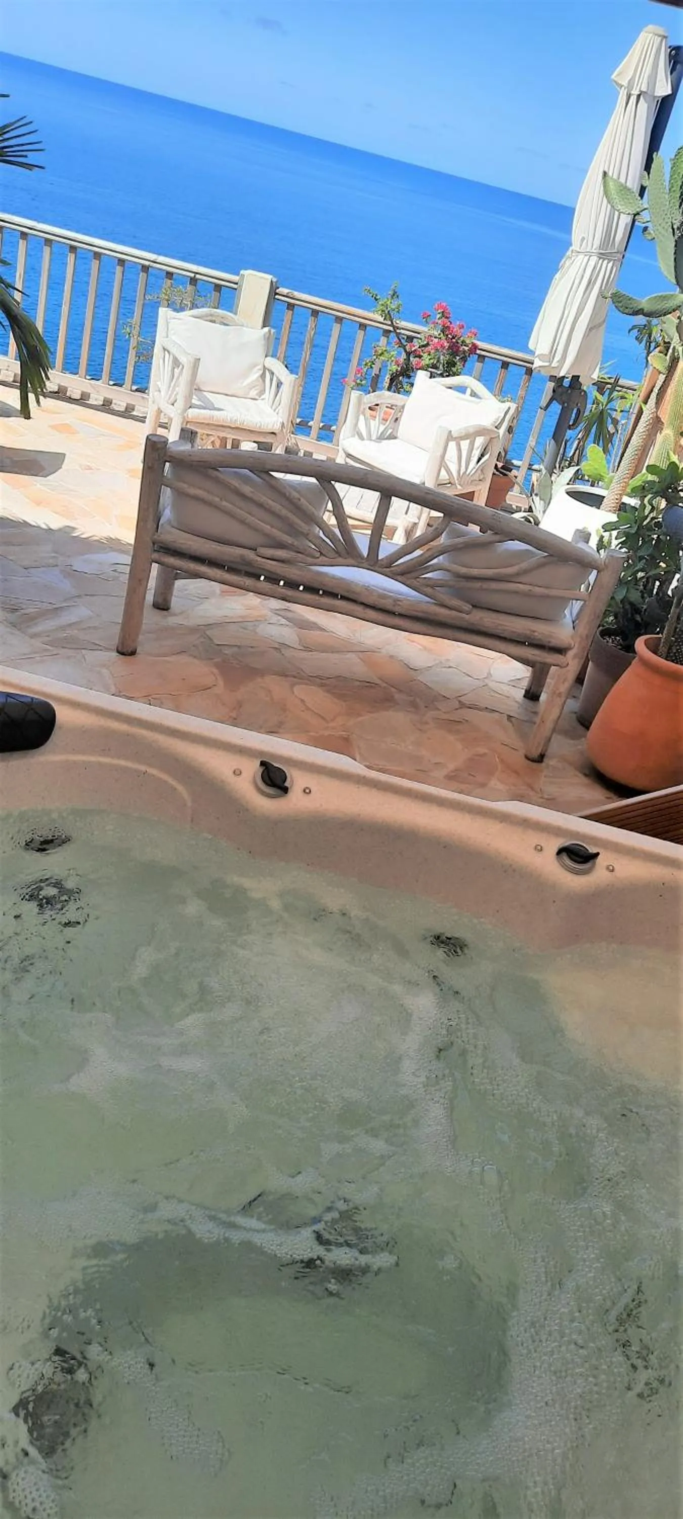 Hot Tub in CLEMARA EVASION