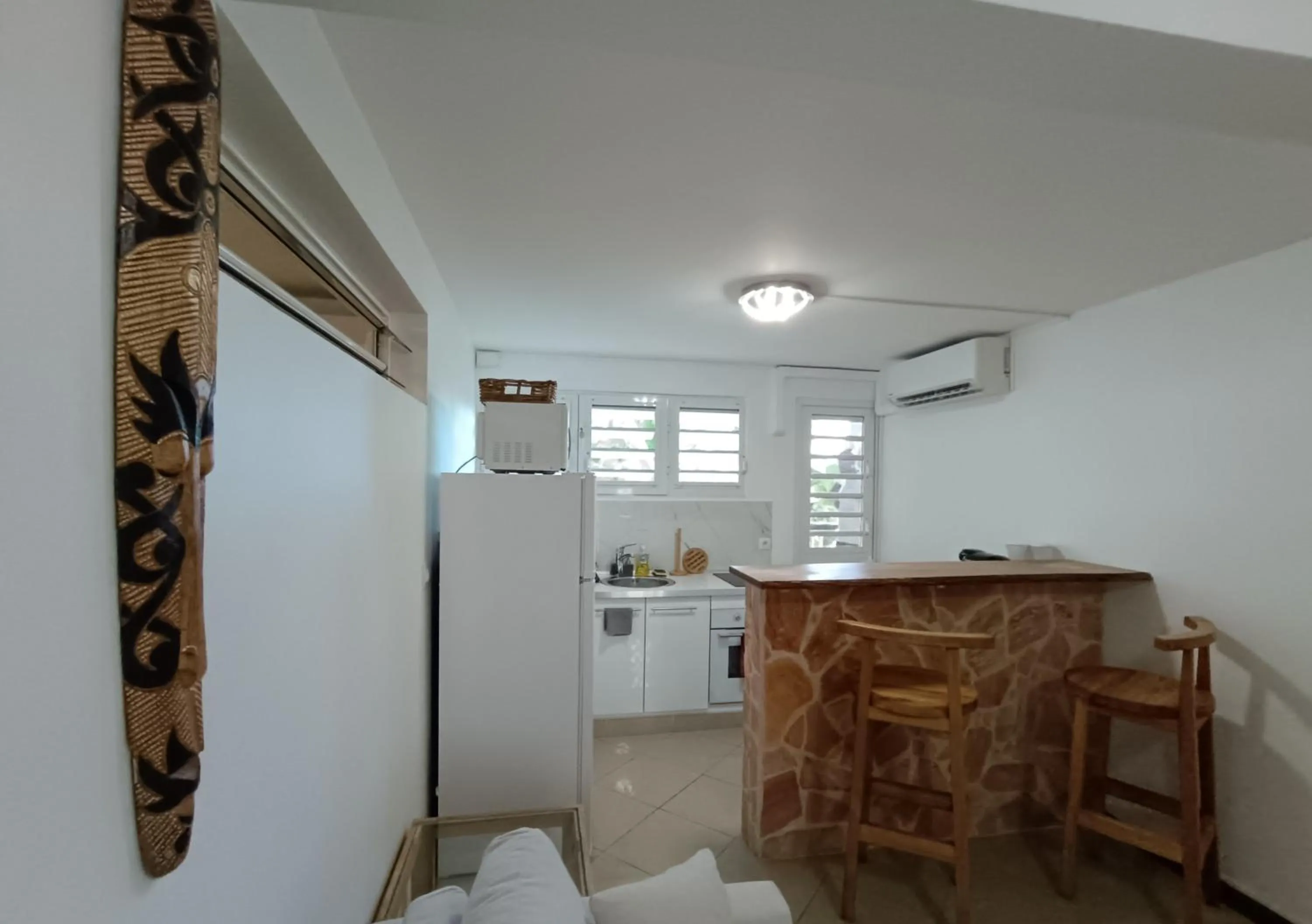 Dining area in CLEMARA EVASION