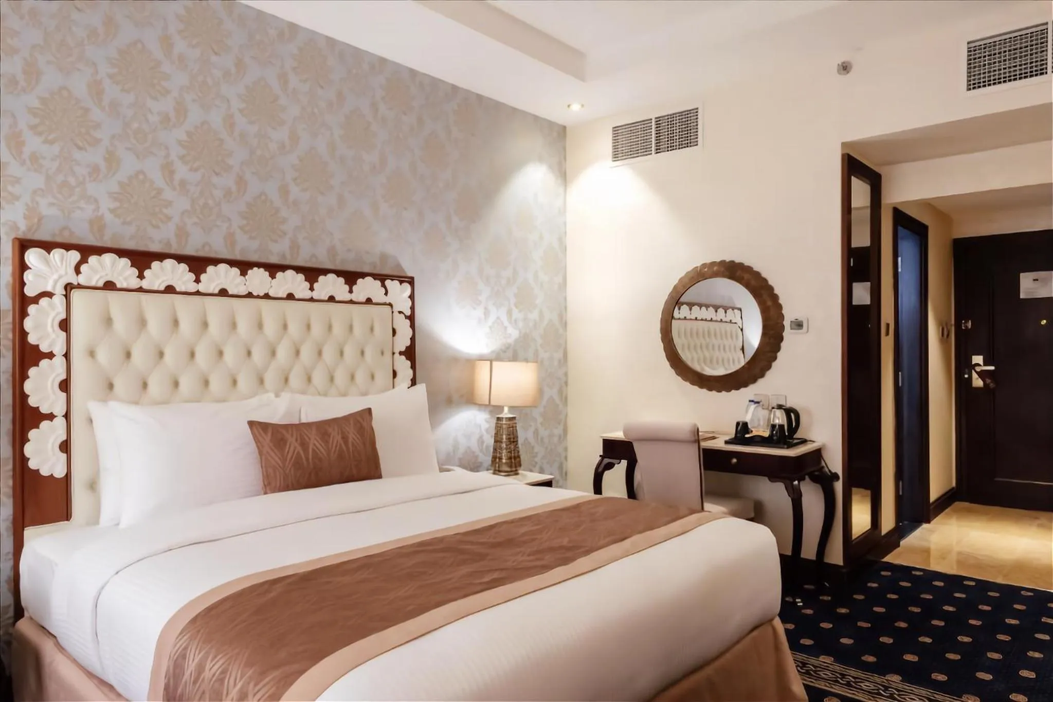 Bedroom, Bed in Crystal Plaza Al Majaz Hotel