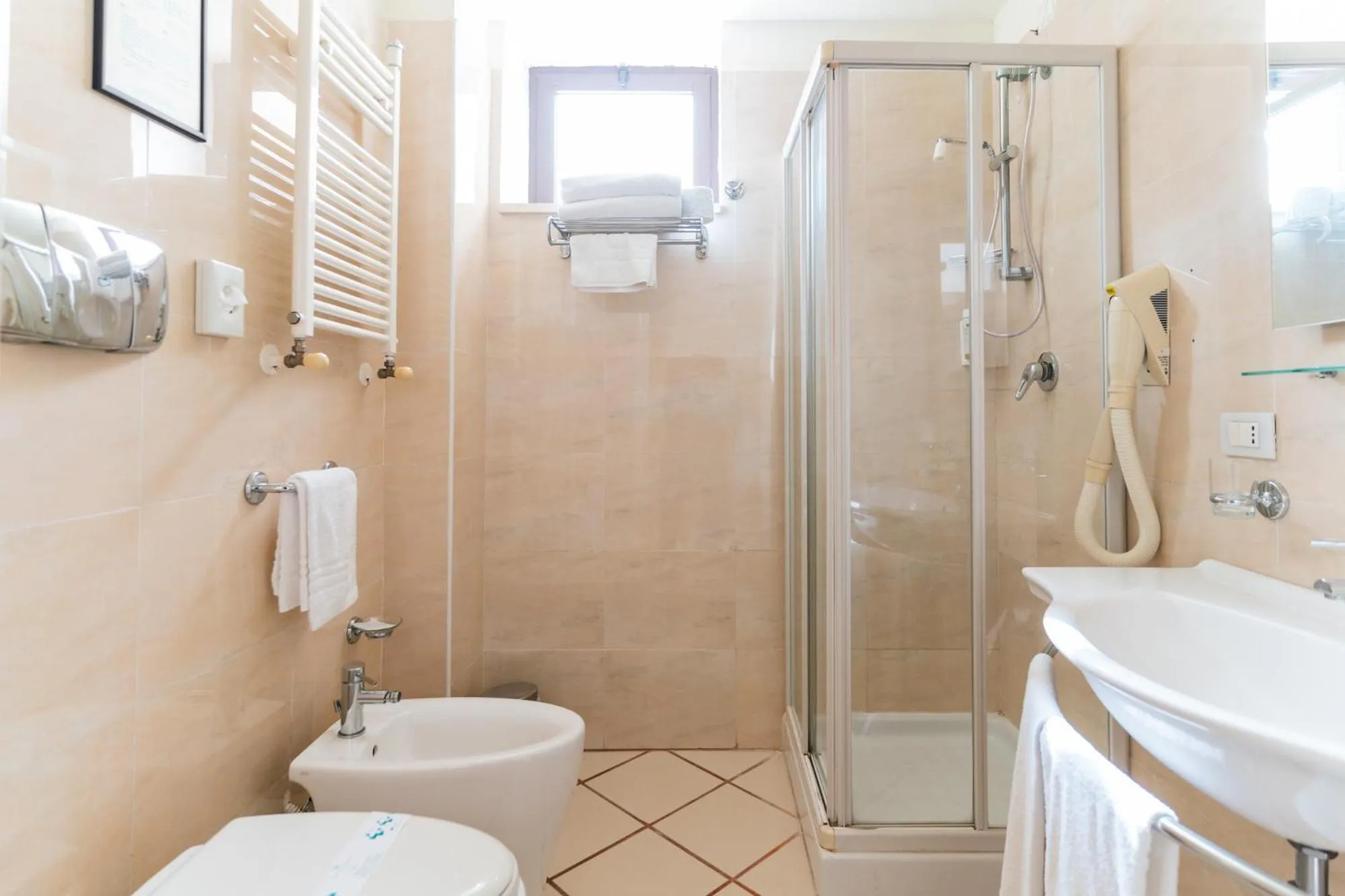 Shower in Hotel Principe d'Aragona, Sure Hotel Collection by BW