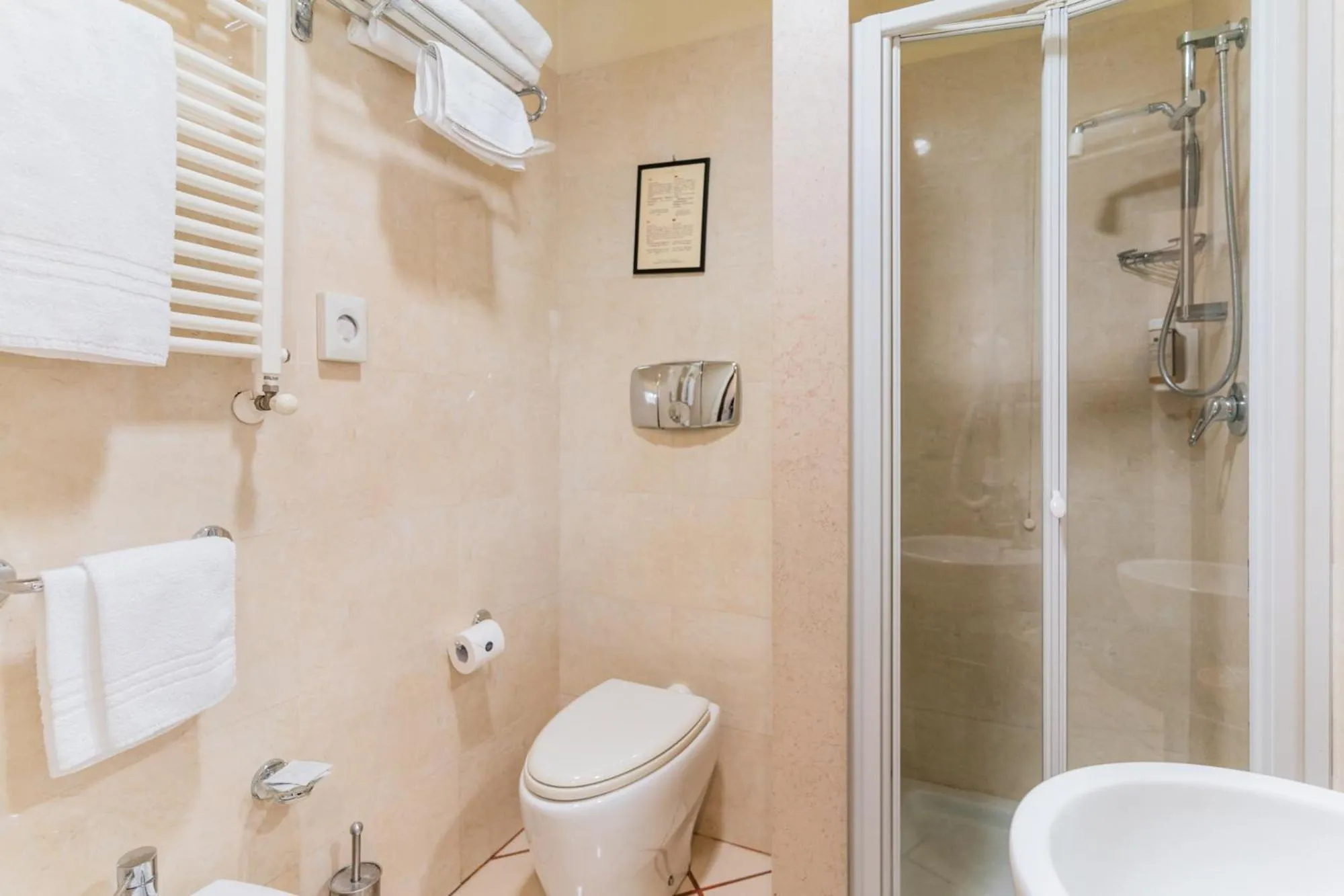 Bathroom in Hotel Principe d'Aragona, Sure Hotel Collection by BW