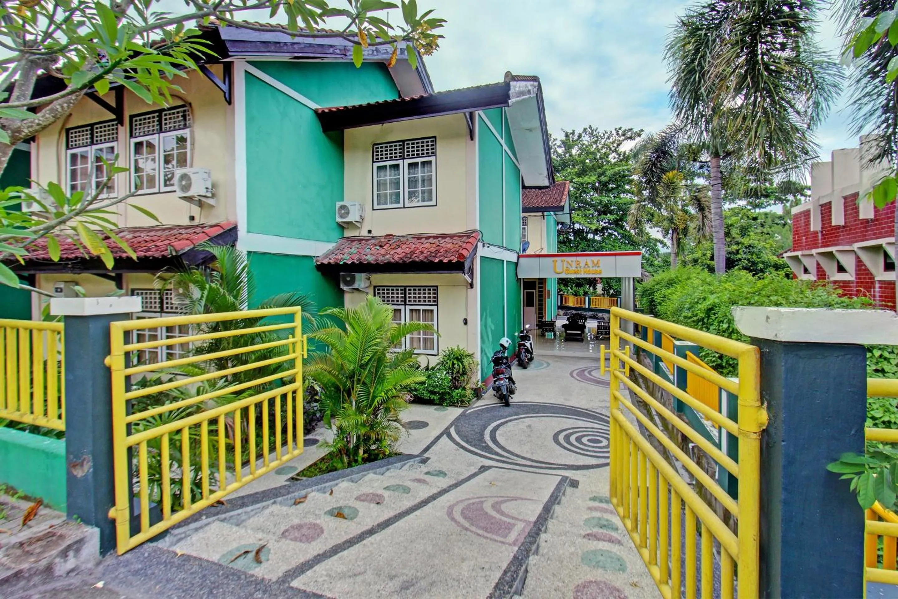 Facade/entrance in Hotel O Unram Guest House