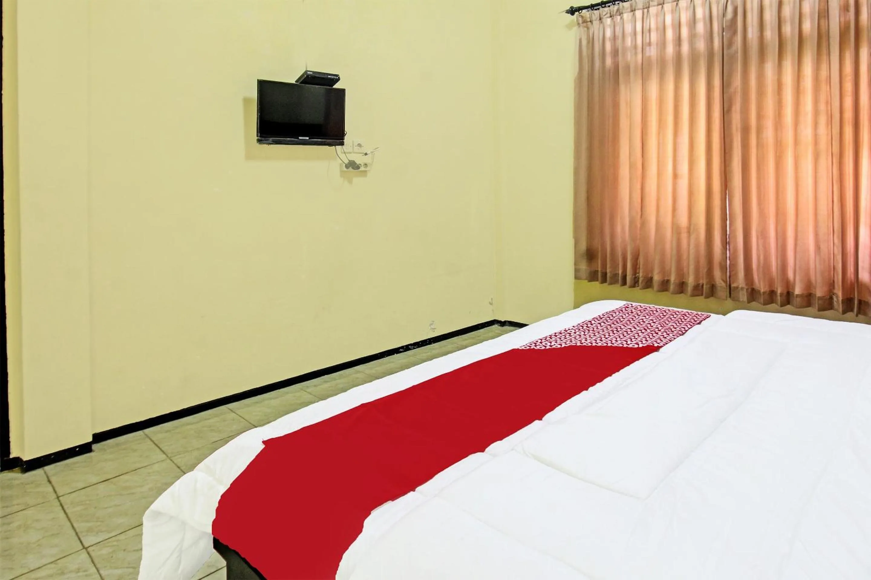 Bedroom, Bed in Hotel O Unram Guest House