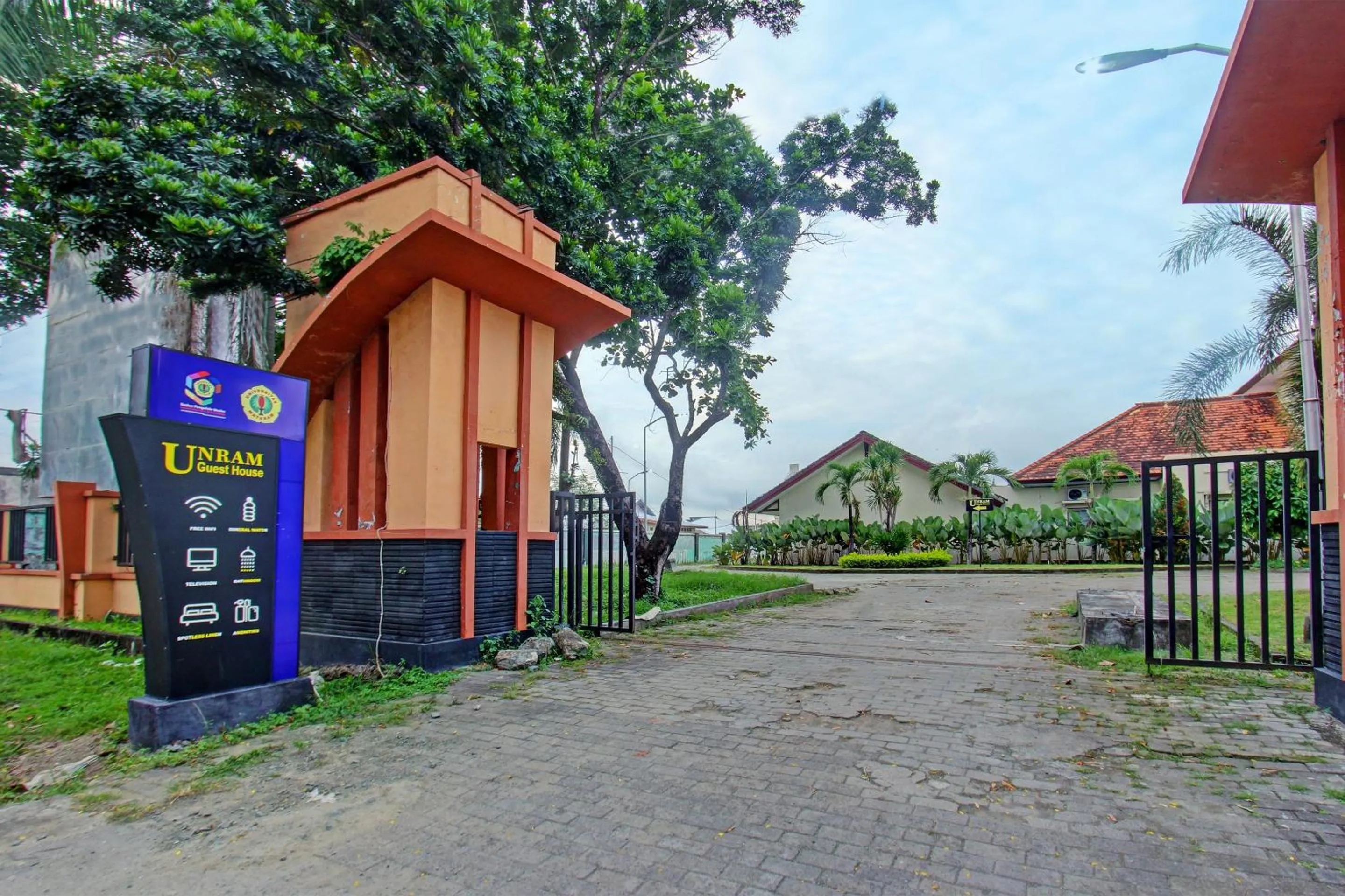 Facade/entrance in Hotel O Unram Guest House