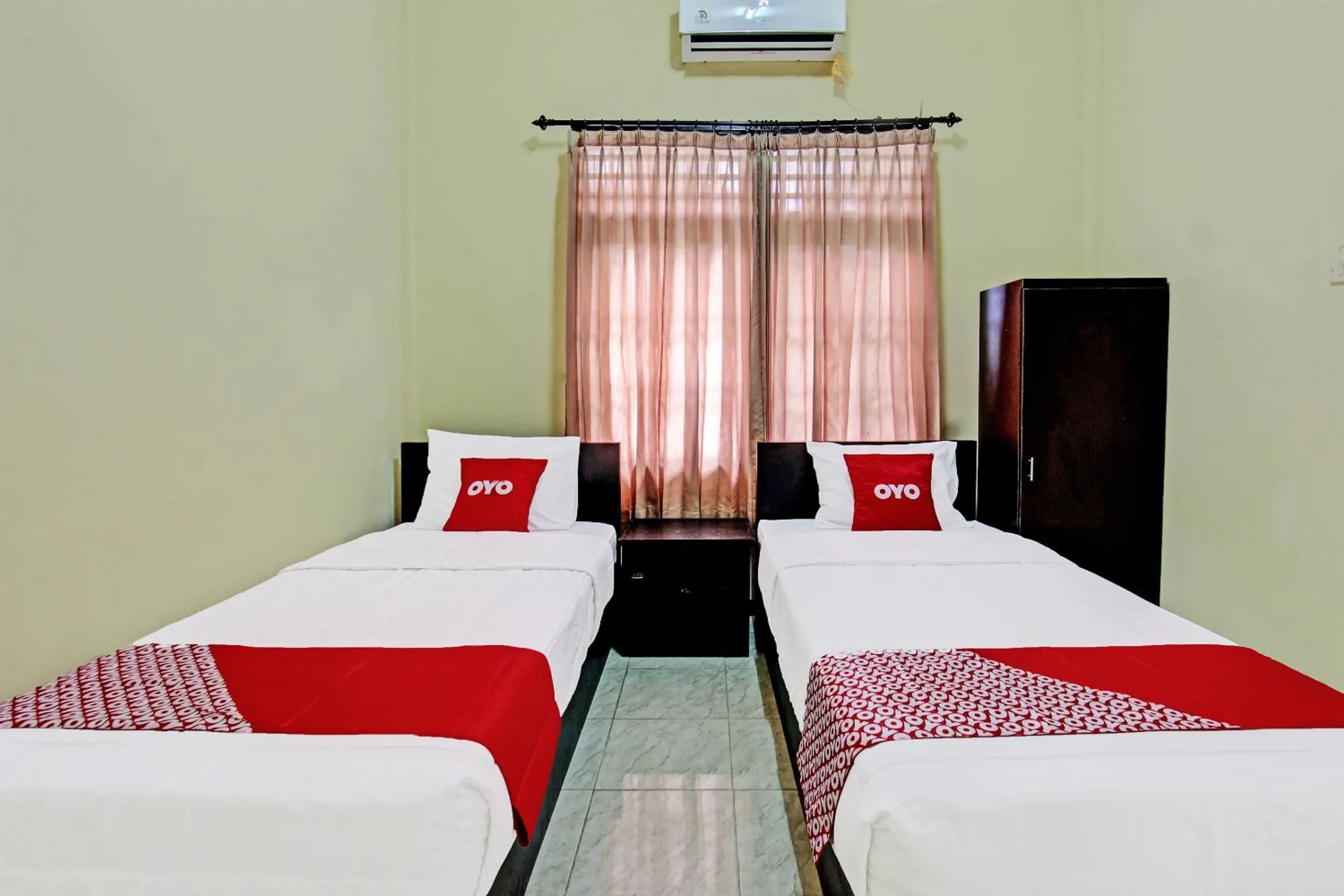 Bedroom, Bed in Hotel O Unram Guest House