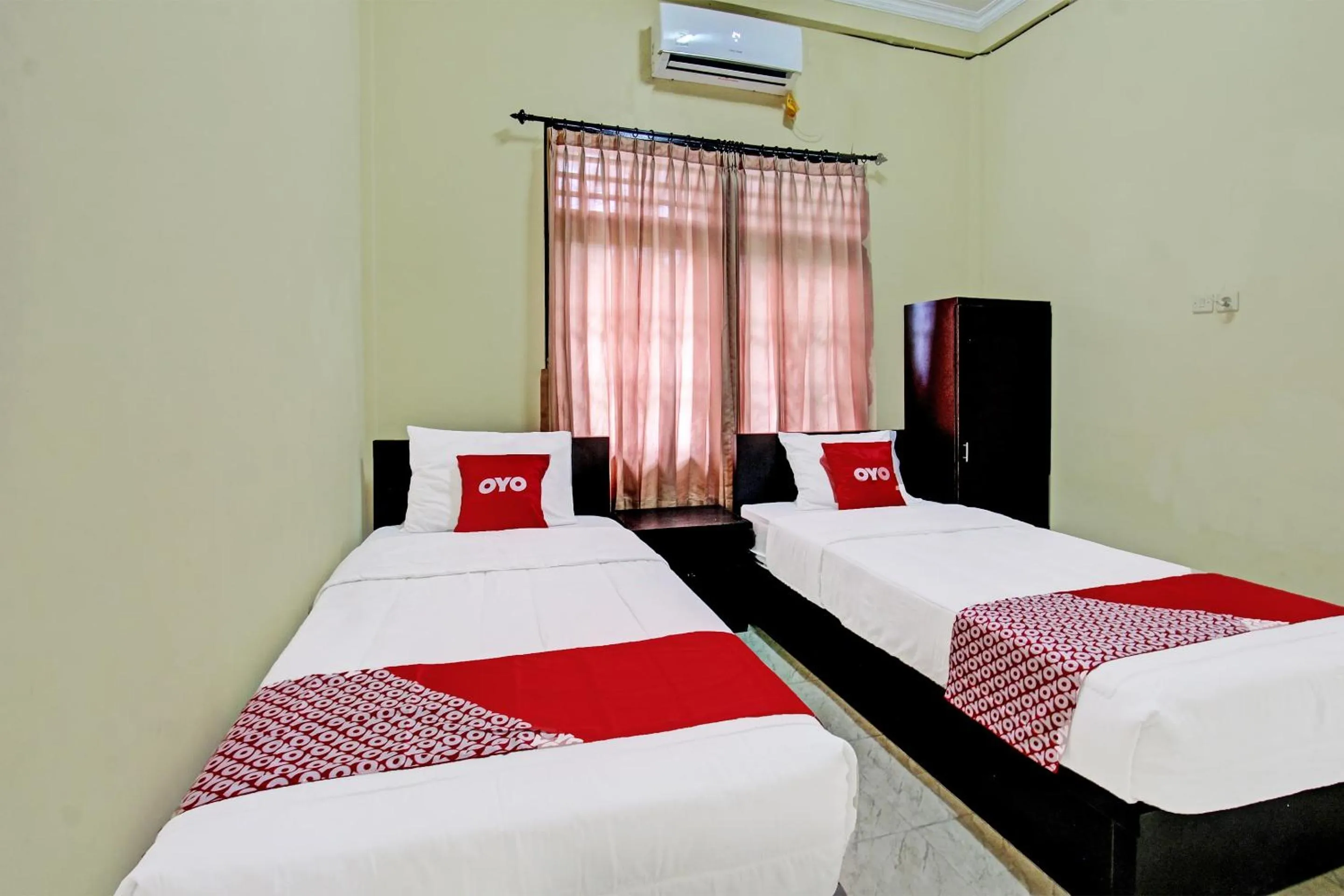 Bedroom, Bed in Hotel O Unram Guest House