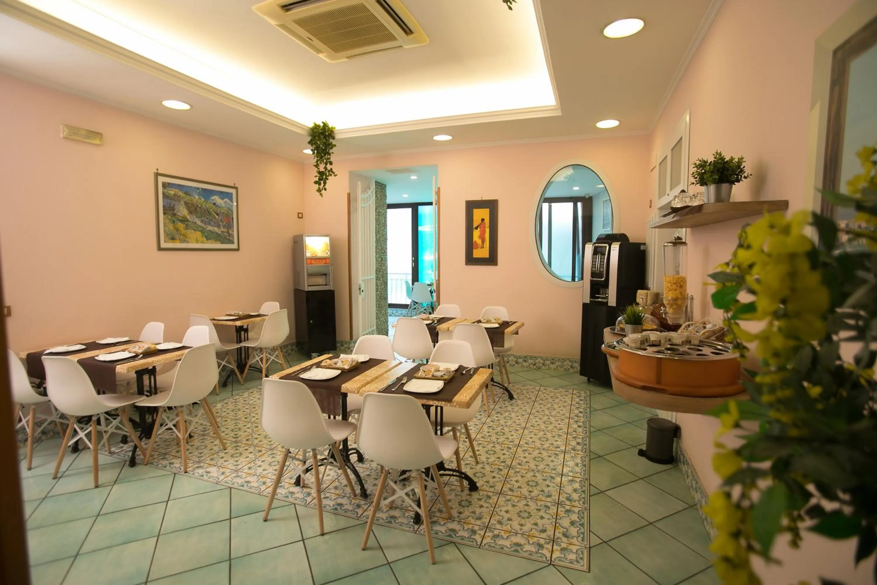 Restaurant/places to eat in Hotel Potenza