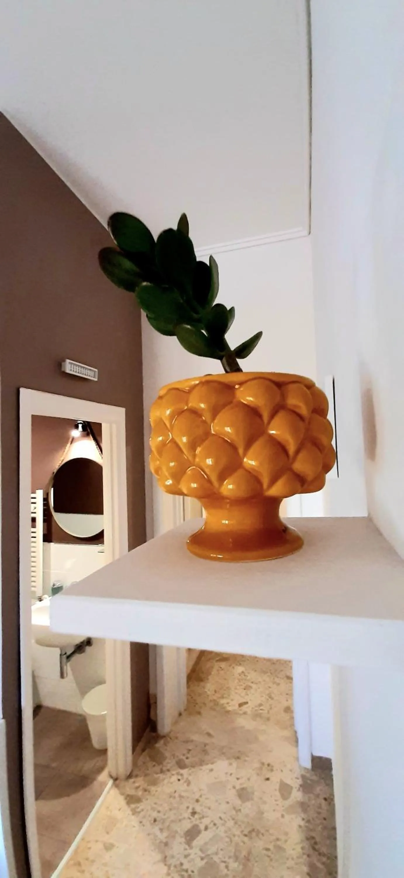 Decorative detail in Il Vaso di Creta