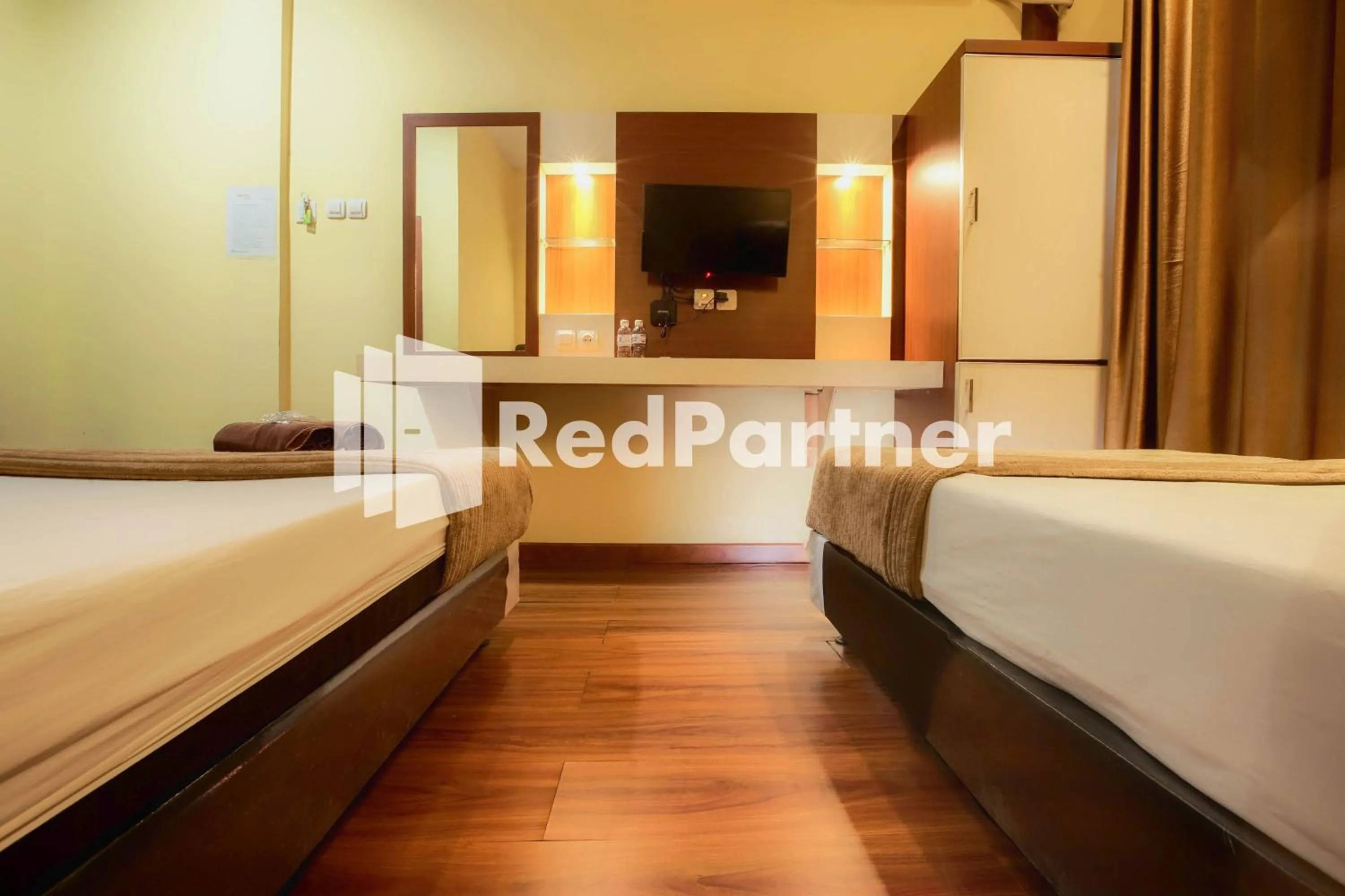 Bedroom, Bed in Hatta Guest House Syariah near Hayam Wuruk Jelutung Mitra RedDoorz