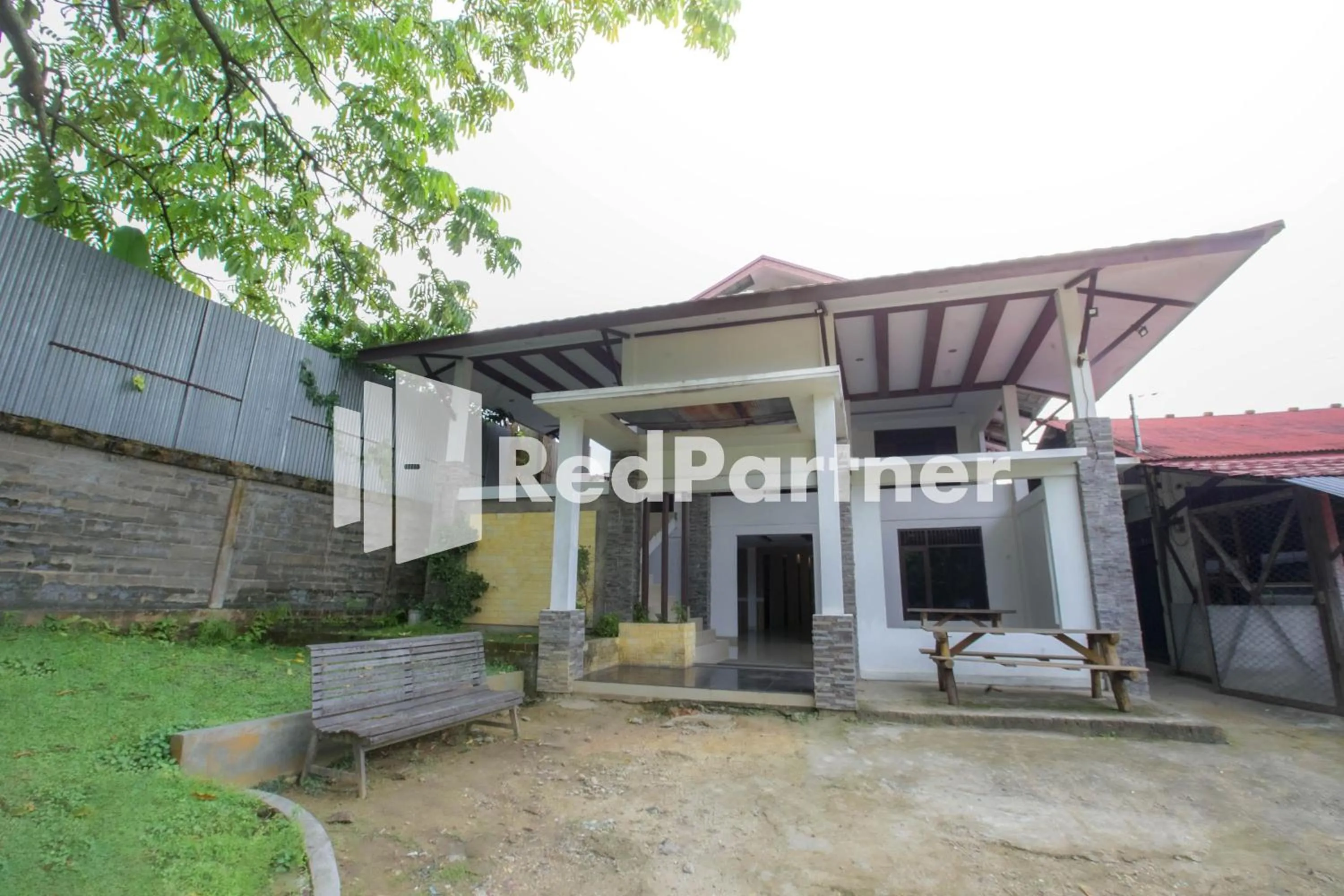 Property building in Hatta Guest House Syariah near Hayam Wuruk Jelutung Mitra RedDoorz