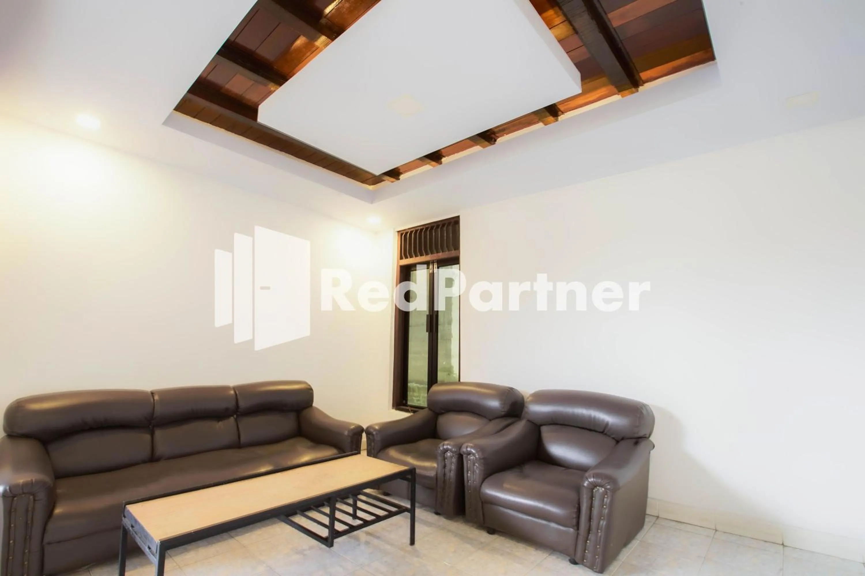 Living room in Hatta Guest House Syariah near Hayam Wuruk Jelutung Mitra RedDoorz