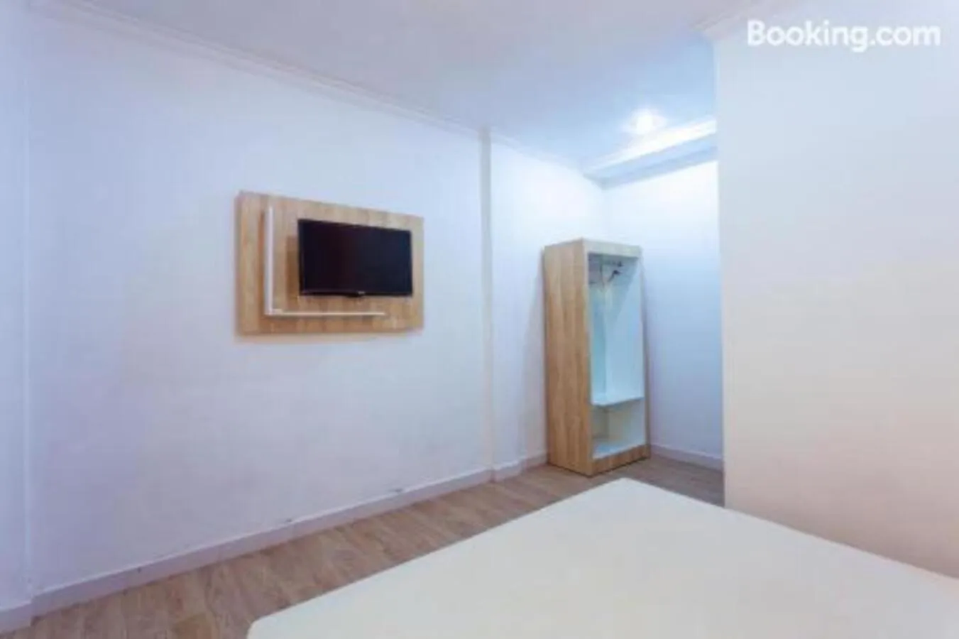 TV and multimedia, Bed in Segara Sadhu Inn Kuta by ecommerceloka