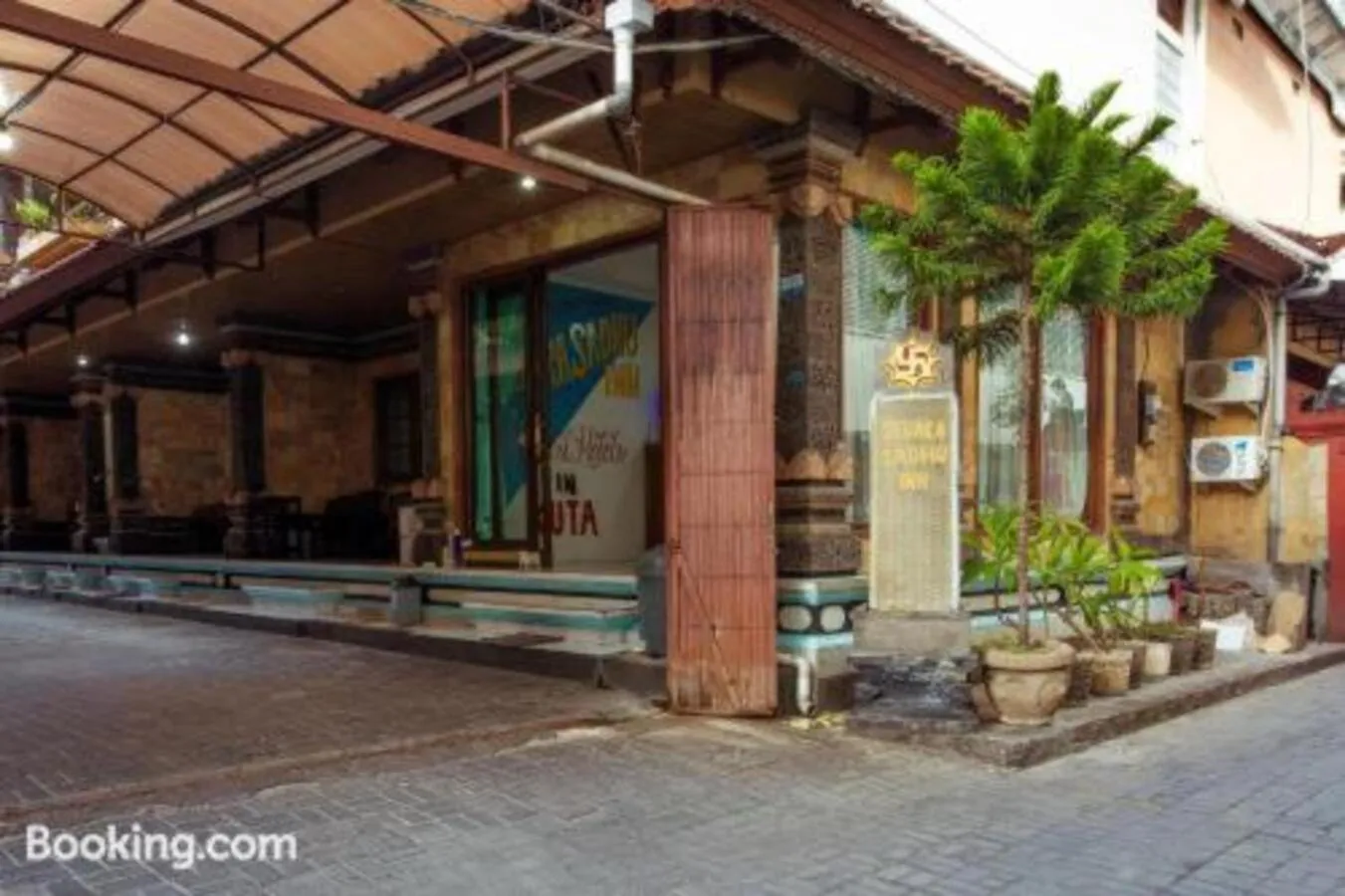 Facade/entrance in Segara Sadhu Inn Kuta by ecommerceloka