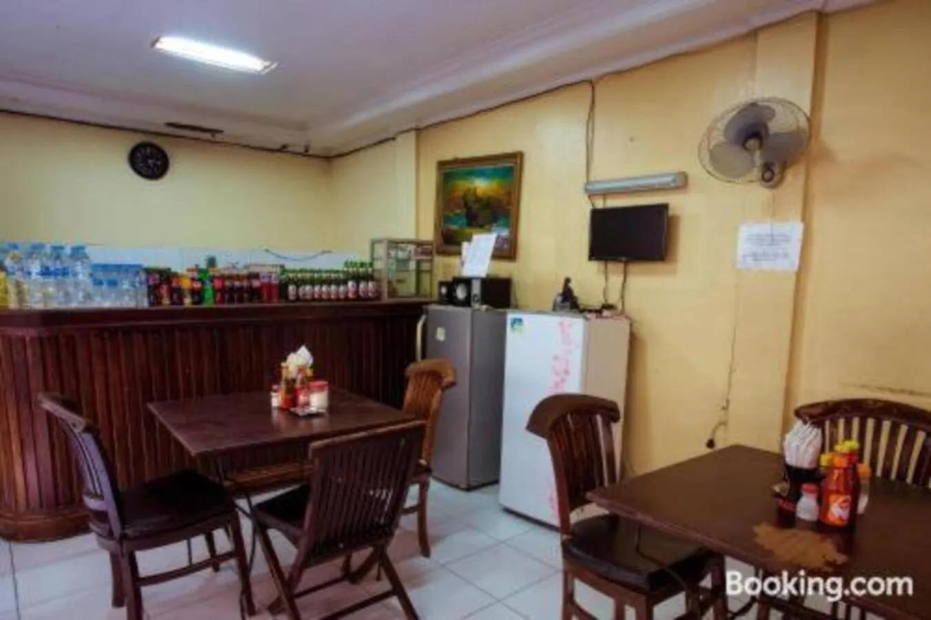 Restaurant/places to eat in Segara Sadhu Inn Kuta by ecommerceloka