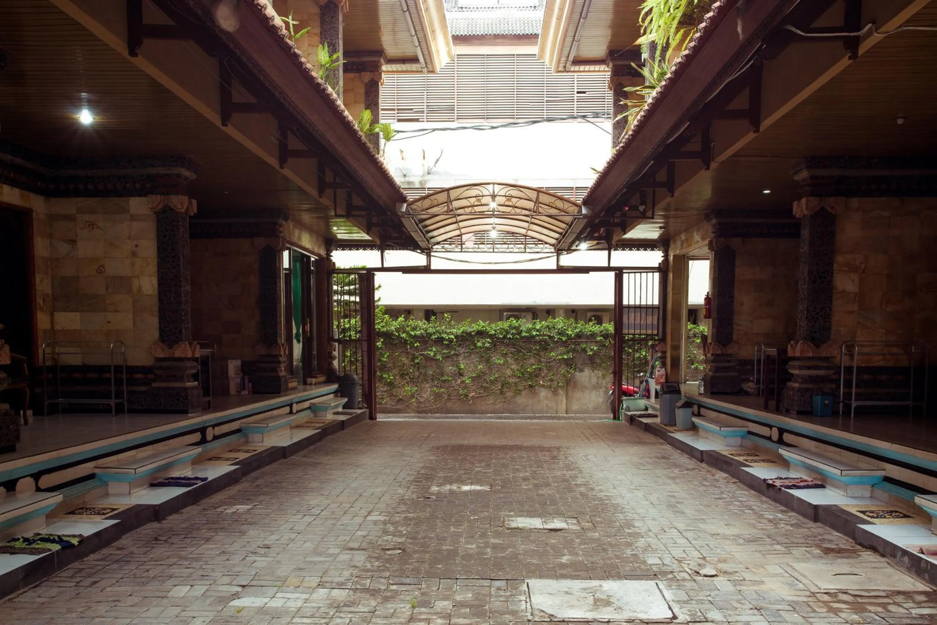 Property building in Segara Sadhu Inn Kuta by ecommerceloka