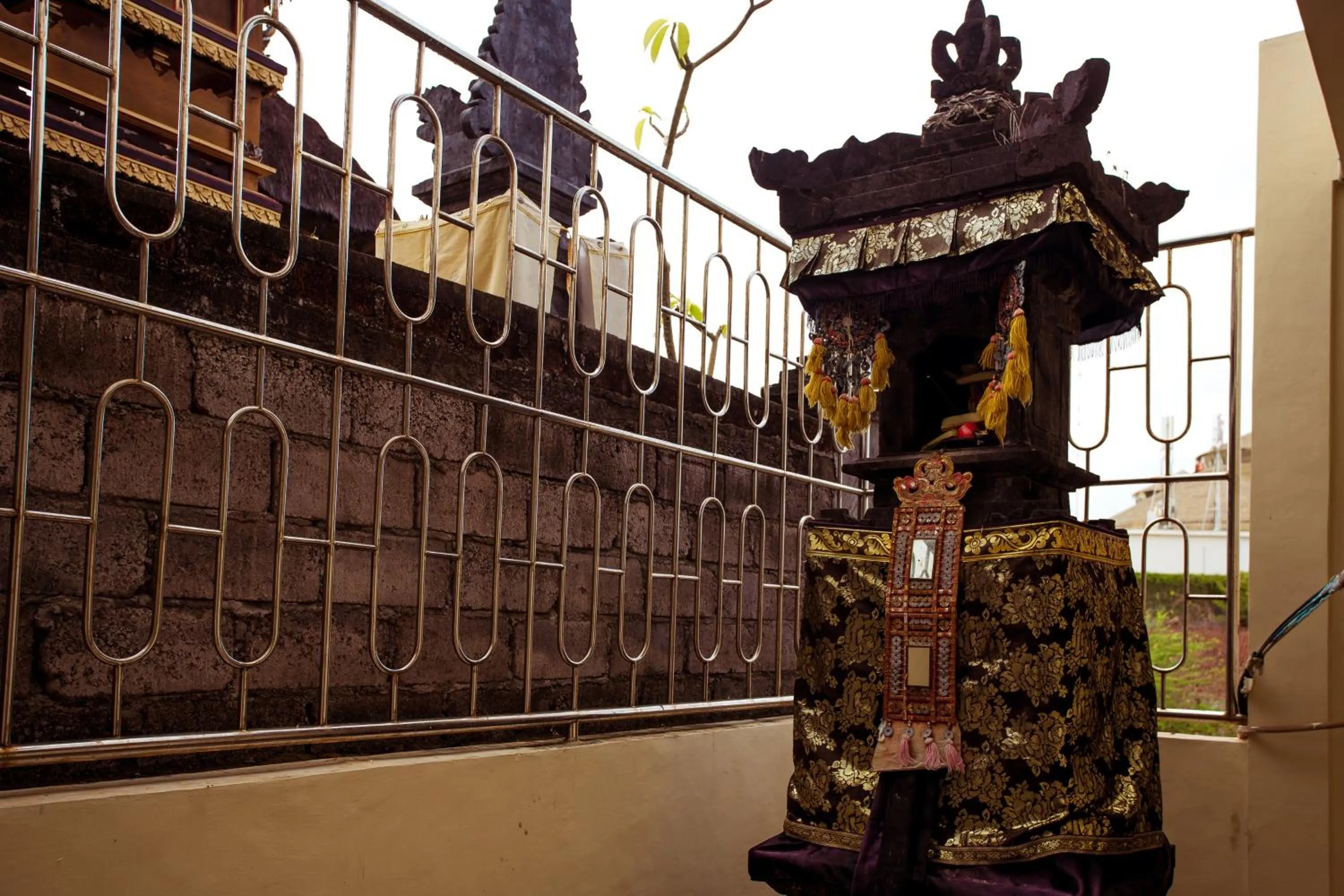 Decorative detail in Segara Sadhu Inn Kuta by ecommerceloka