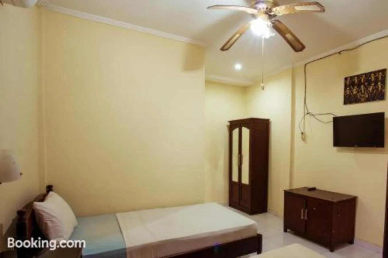 Bed in Segara Sadhu Inn Kuta by ecommerceloka