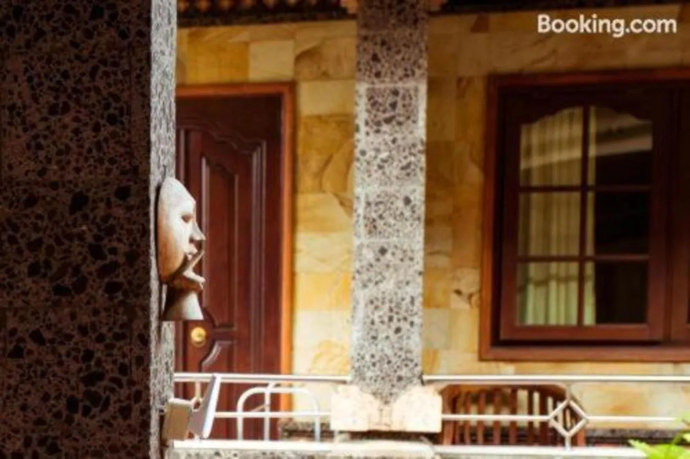 Decorative detail in Segara Sadhu Inn Kuta by ecommerceloka