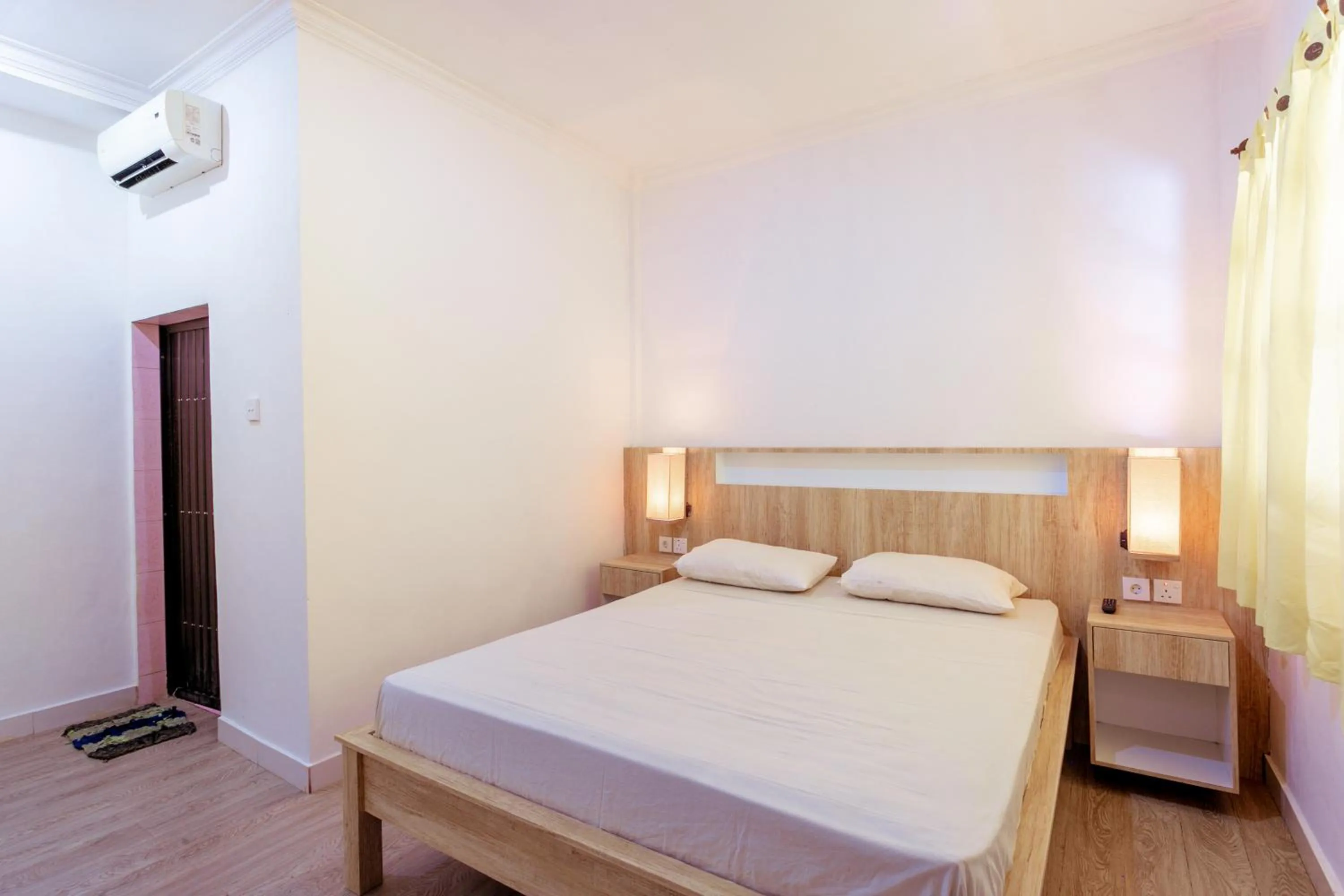 Bedroom, Bed in Segara Sadhu Inn Kuta by ecommerceloka