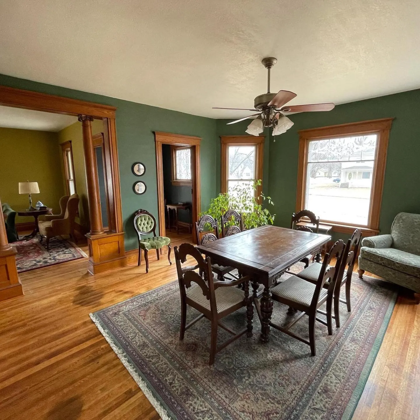 Dining area in Old Town Inn