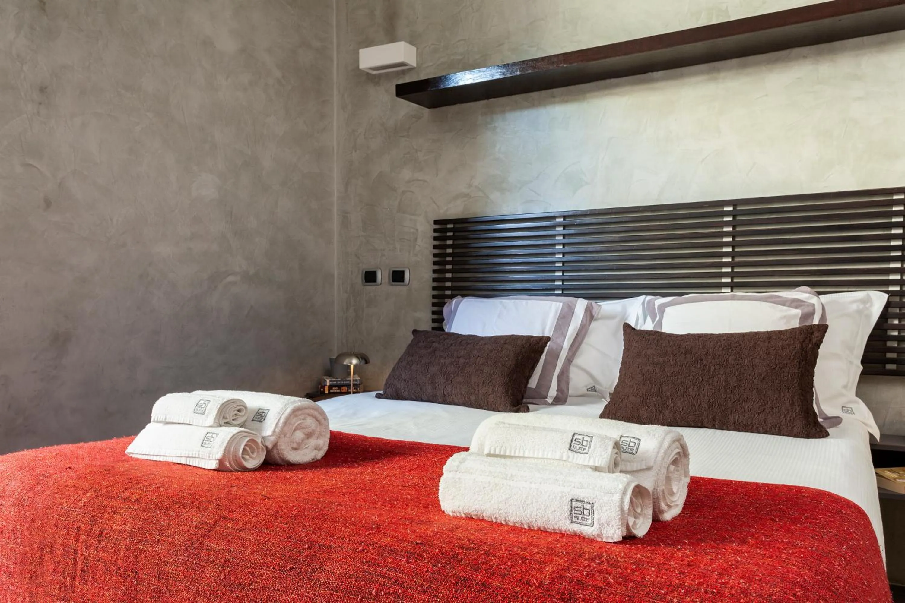 Decorative detail, Bed in San Babila Suite